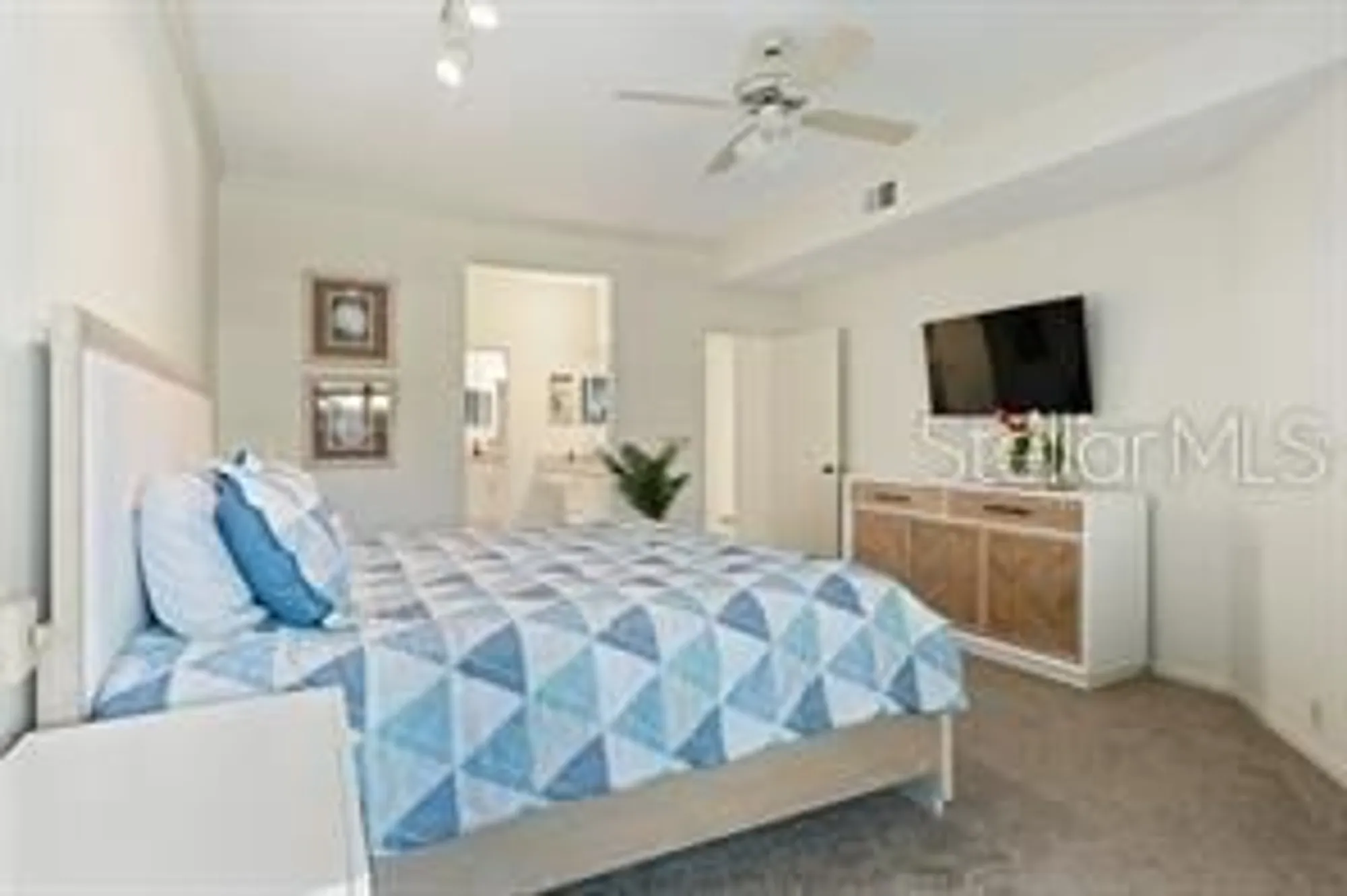 Property Slideshow image 26 of 52 | 5259 heron way # 103, Sarasota, FL, 34231
