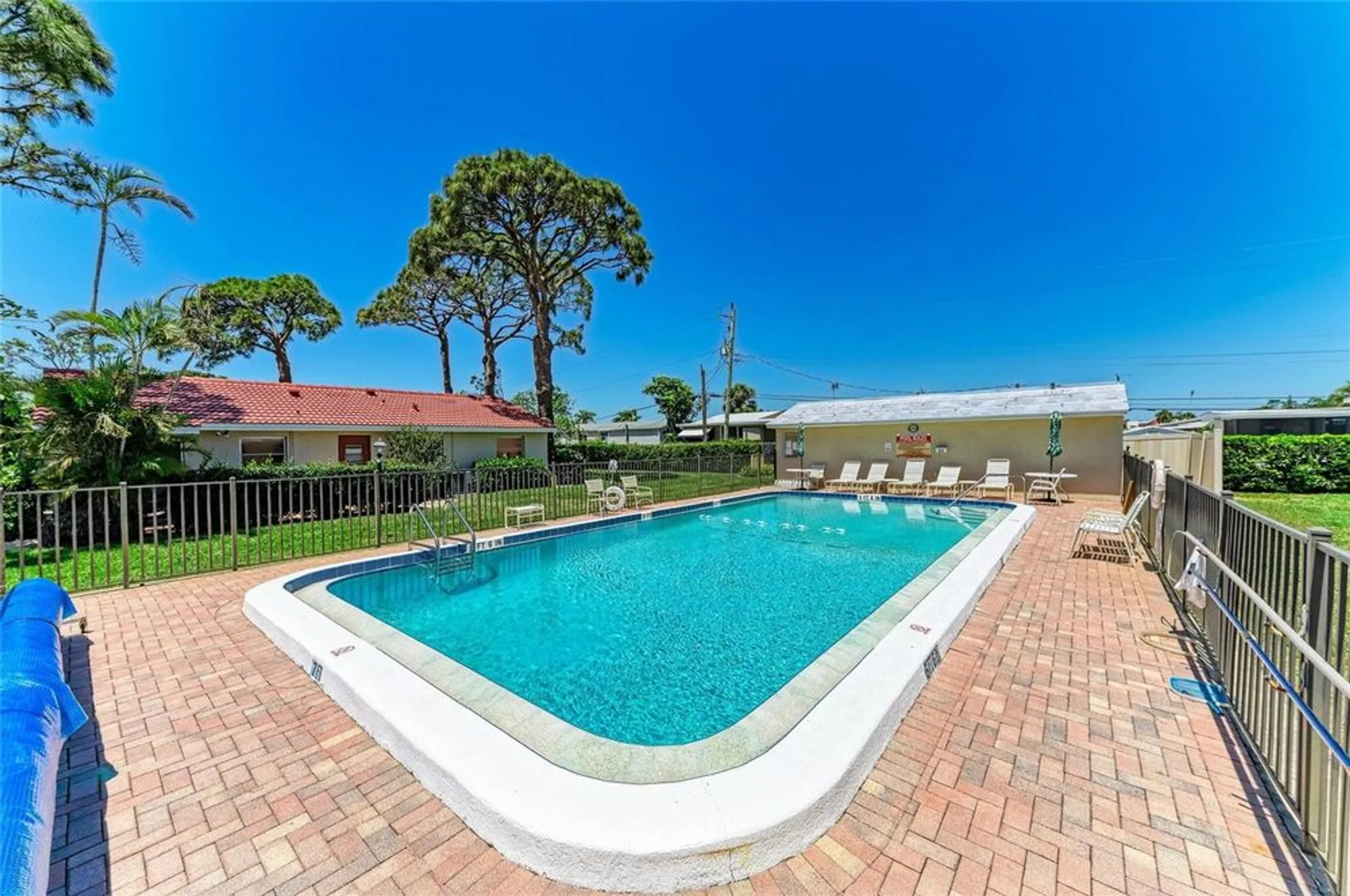 Property Slideshow image 31 of 34 | 2121 pueblo cir # v6, Sarasota, FL, 34231