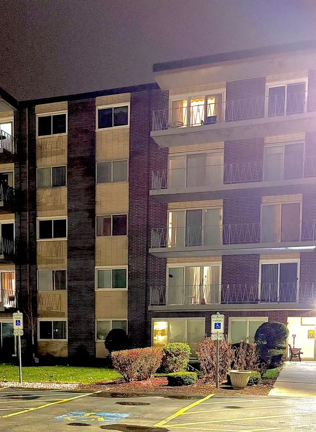 Property Slideshow image 2 of 19 | 2900 maple ave 24a, Downers Grove, IL, 60515