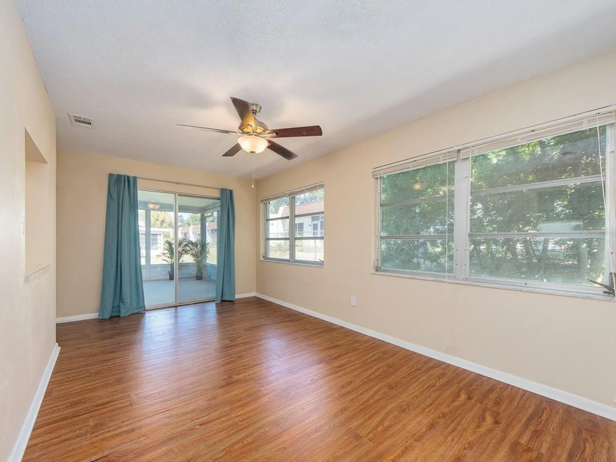 Property Slideshow image 10 of 30 | 9157 140th way, Seminole, FL, 33776