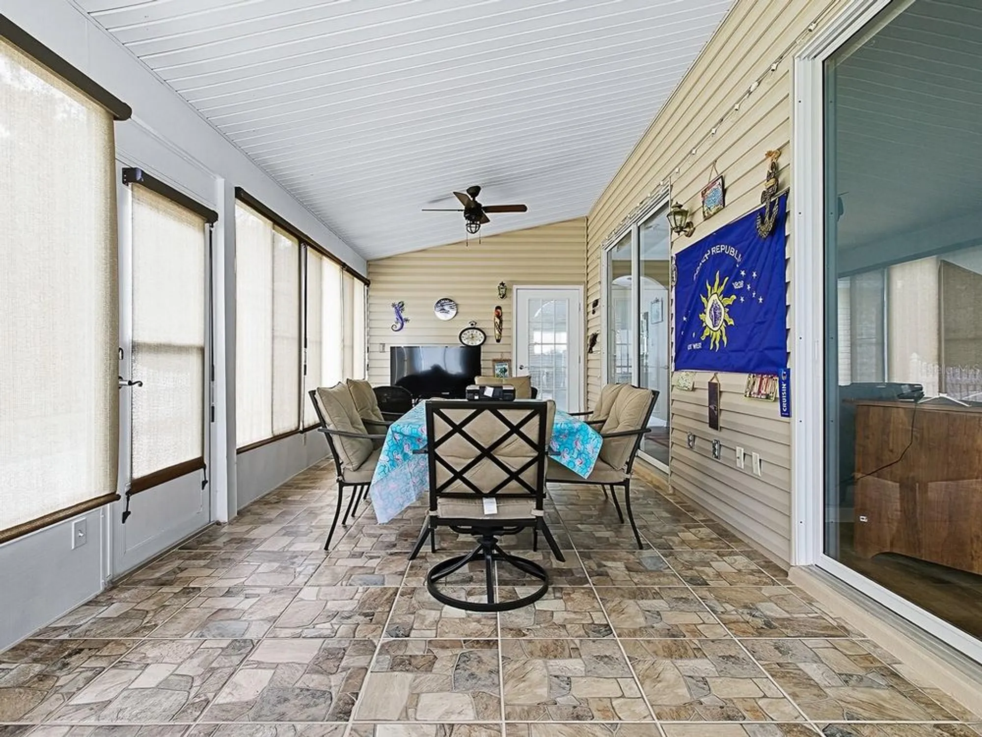 Property Slideshow image 43 of 65 | 4949 sawgrass lake cir, Leesburg, FL, 34748