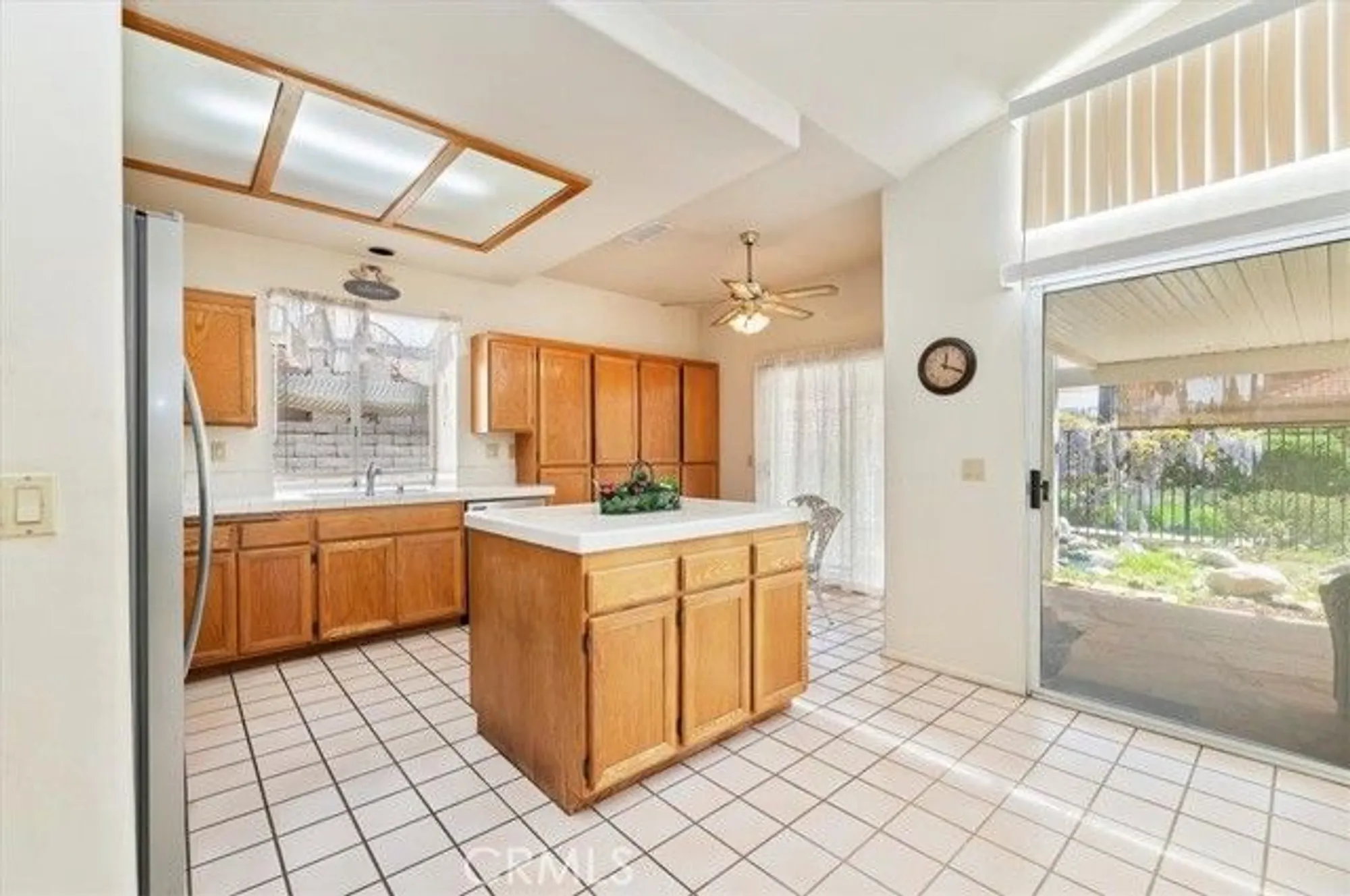 Property Slideshow image 15 of 52 | 40432 via siena, Murrieta, CA, 92562