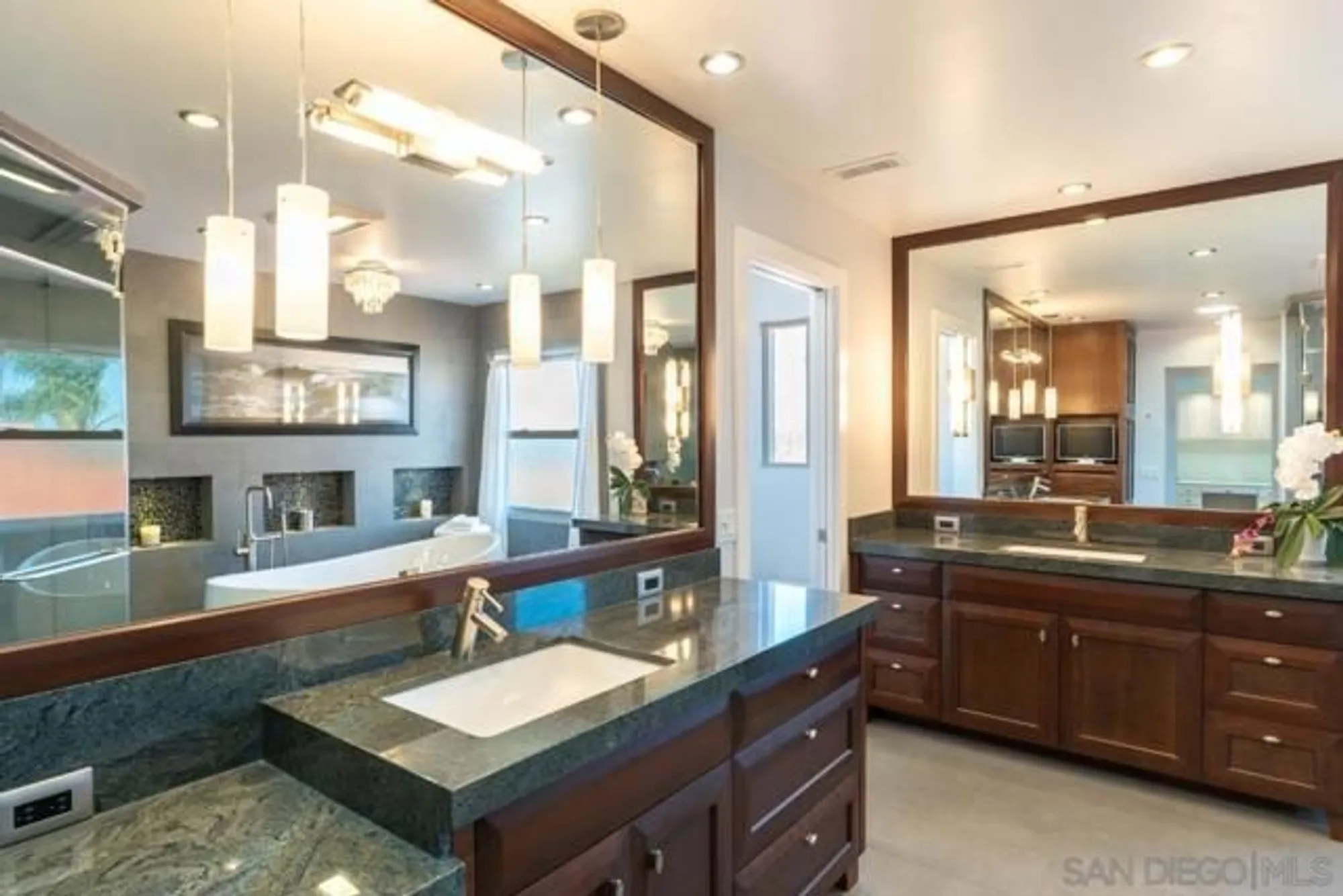 Property Slideshow image 27 of 70 | 907 ridge heights dr, Fallbrook, CA, 92028