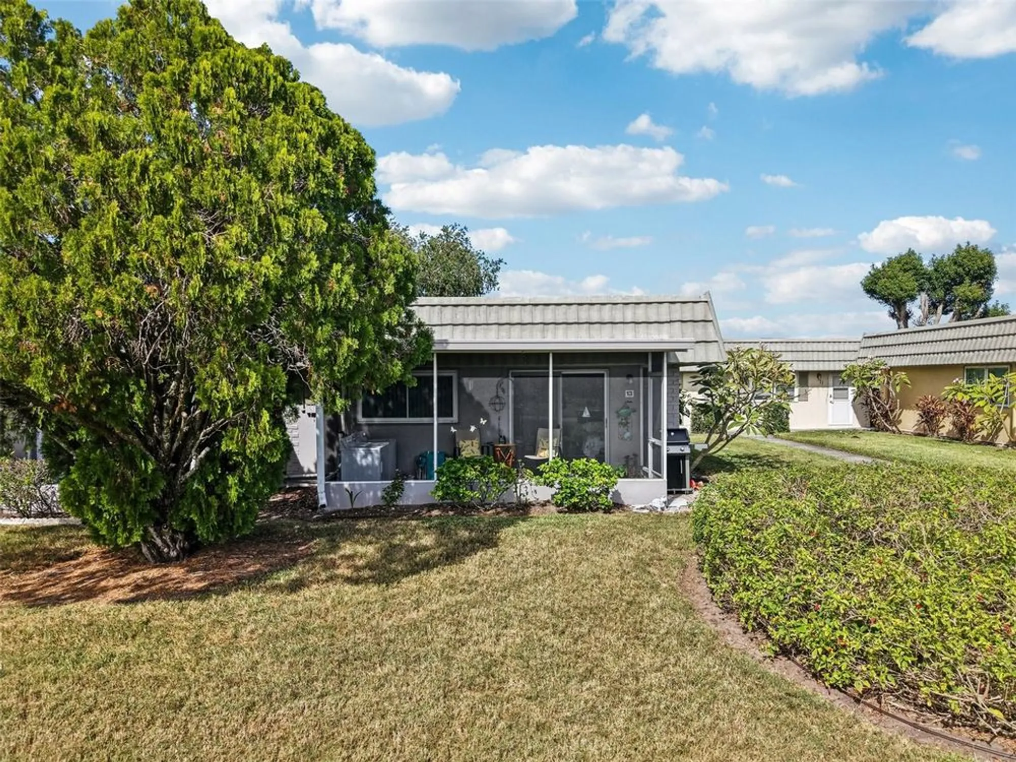 Property Slideshow image 2 of 51 | 201 kings blvd 13, Sun City Center, FL, 33573