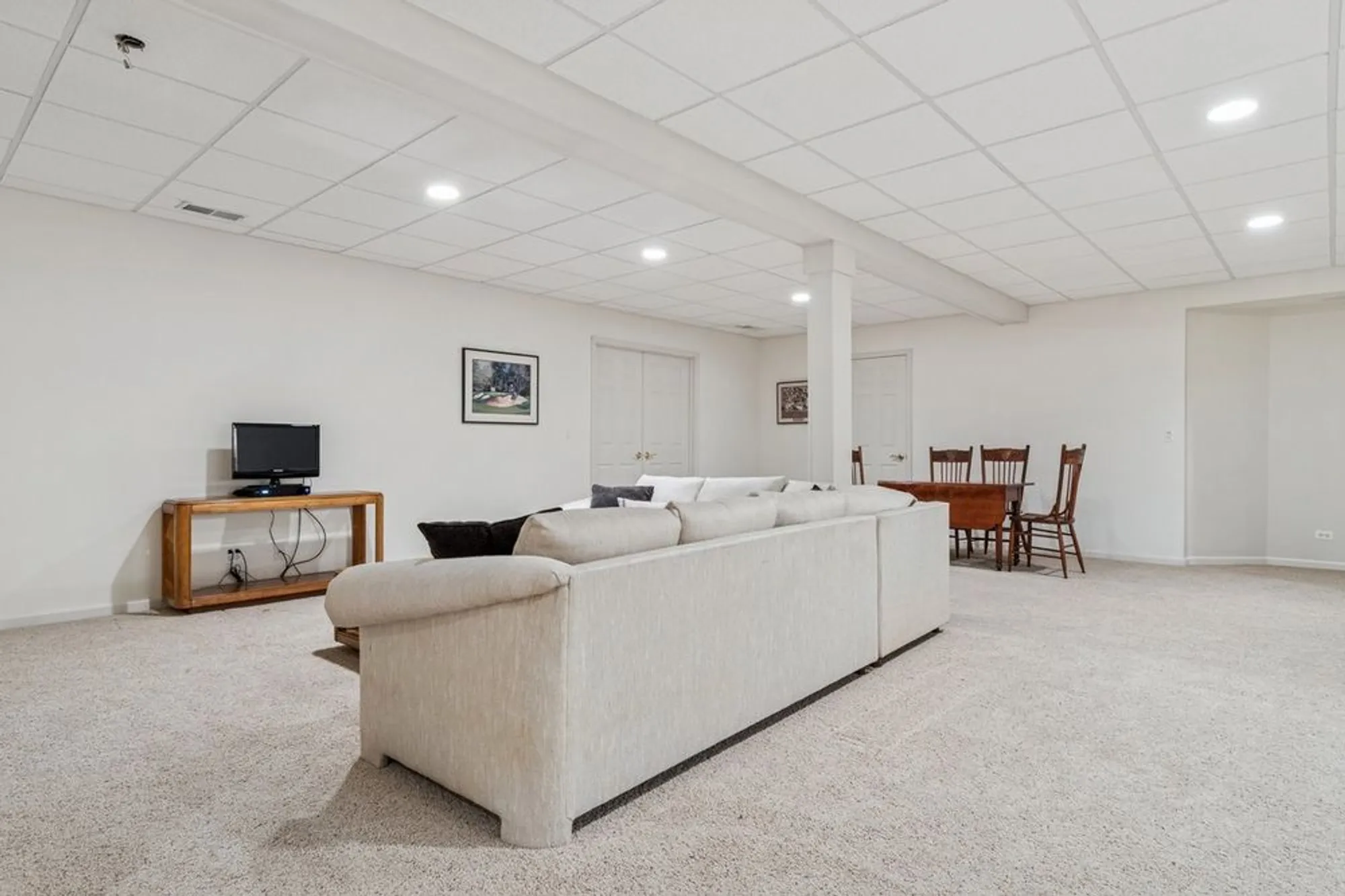 Property Slideshow image 24 of 40 | 1504 mansfield dr, Aurora, IL, 60502