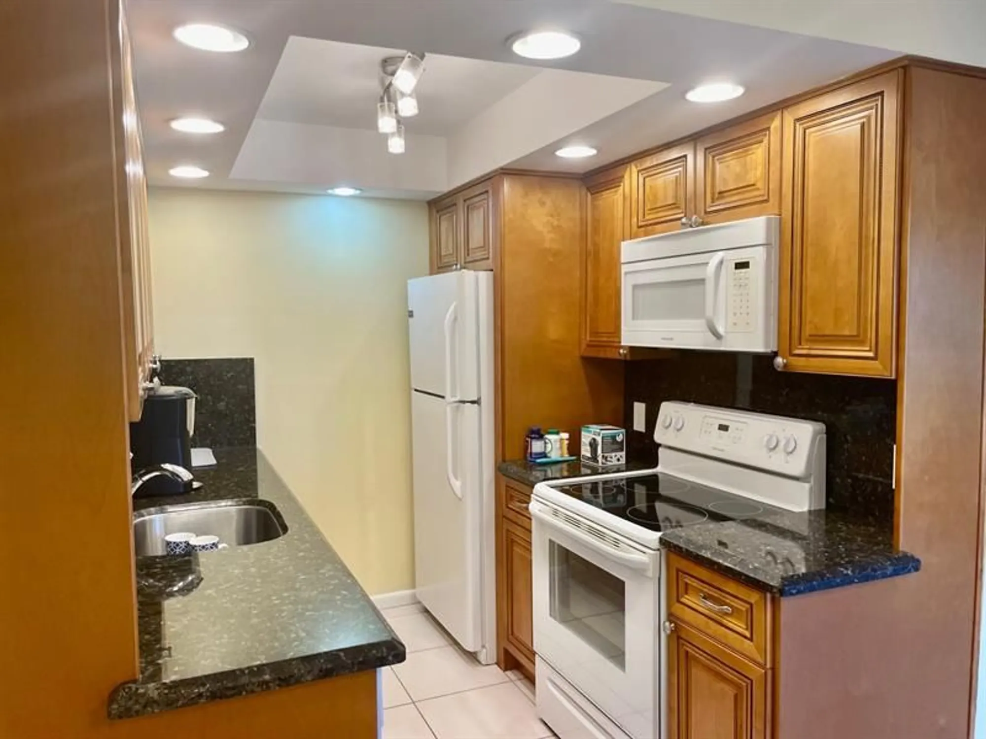 Property Slideshow image 5 of 17 | 1058 exeter d # 1058, Boca Raton, FL, 33434