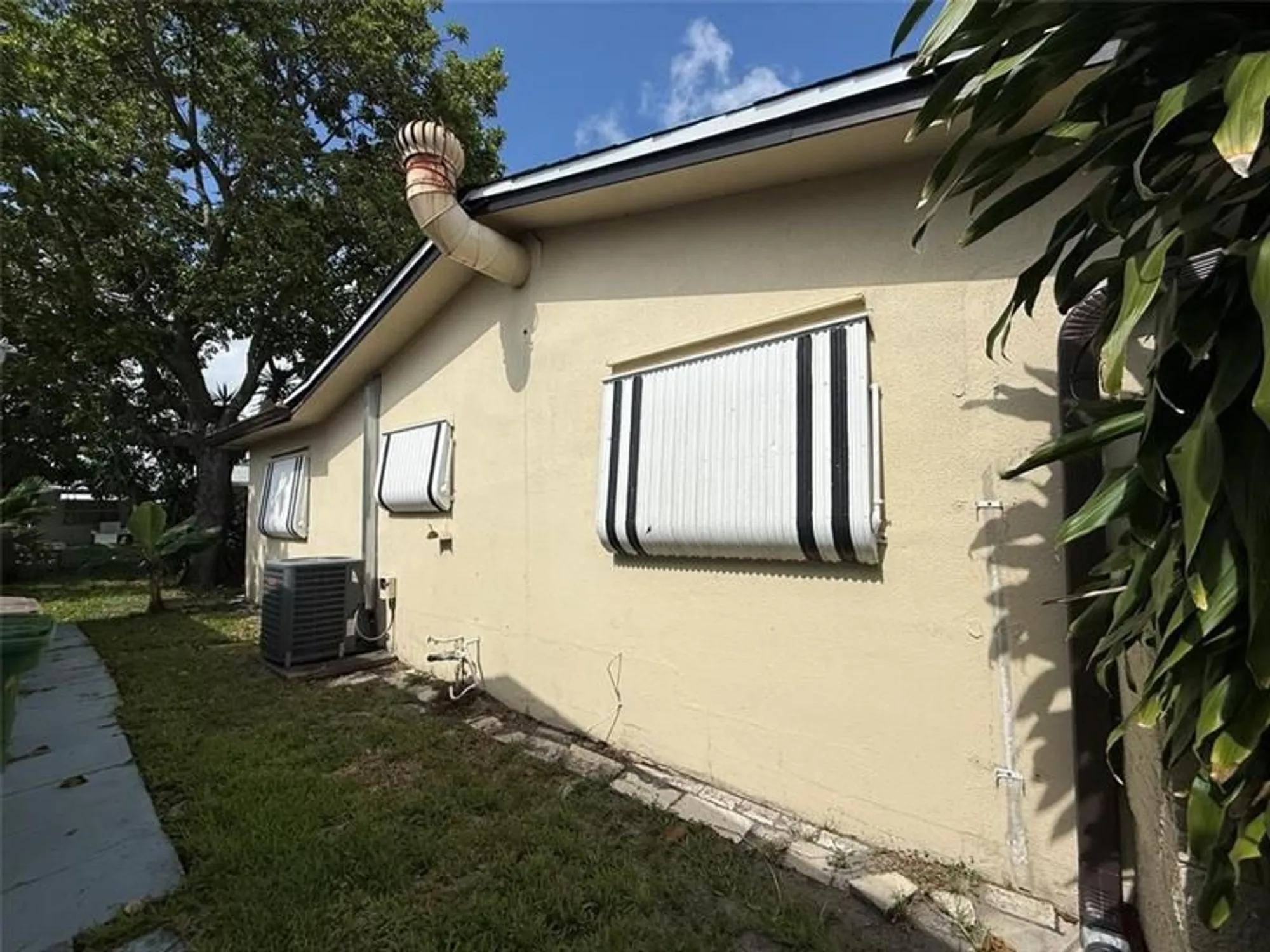 Property Slideshow image 3 of 17 | 4314 nw 47th ct, Tamarac, FL, 33319