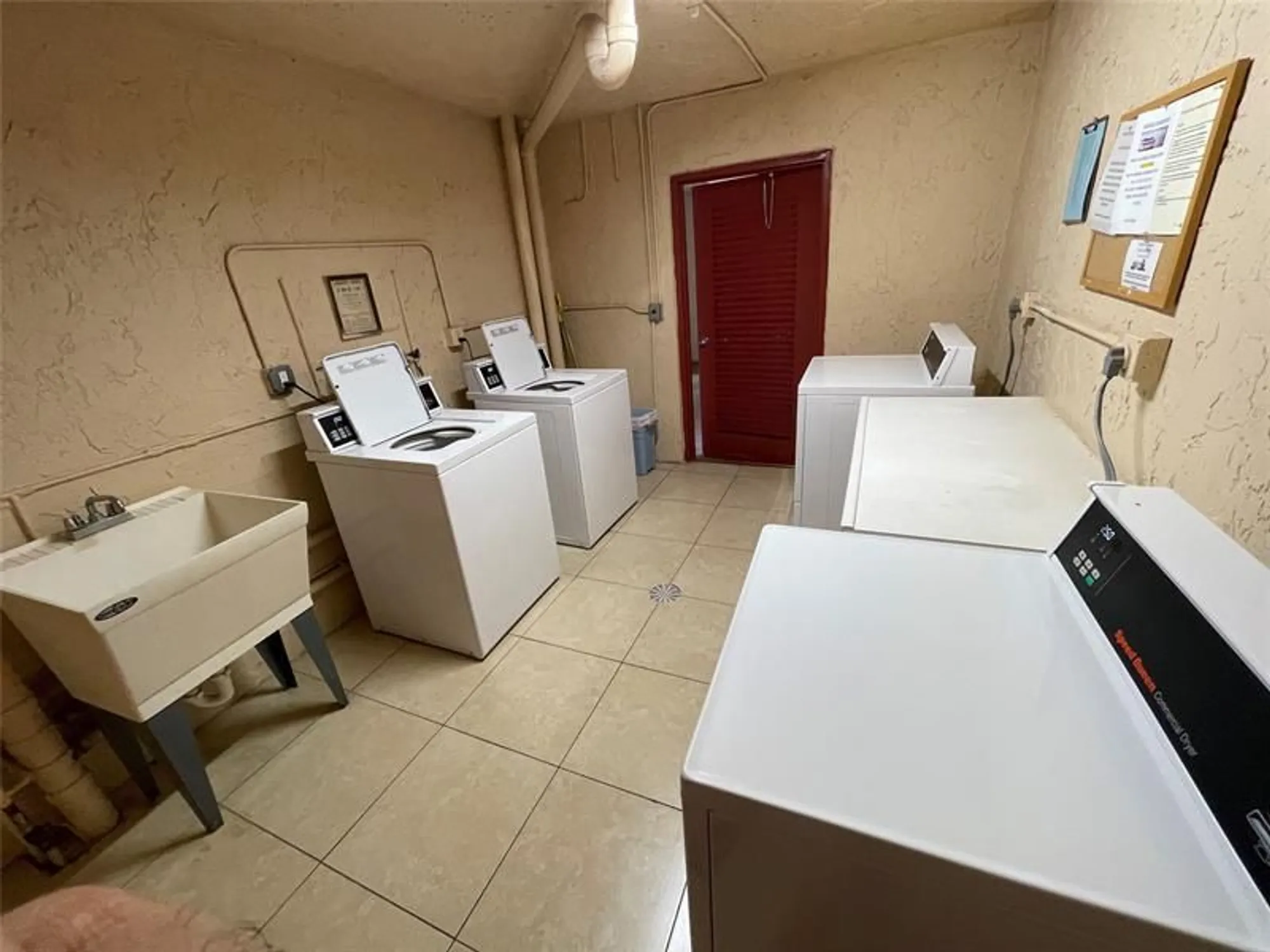 Property Slideshow image 28 of 57 | 1005 country club dr apt 205, Margate, FL, 33063