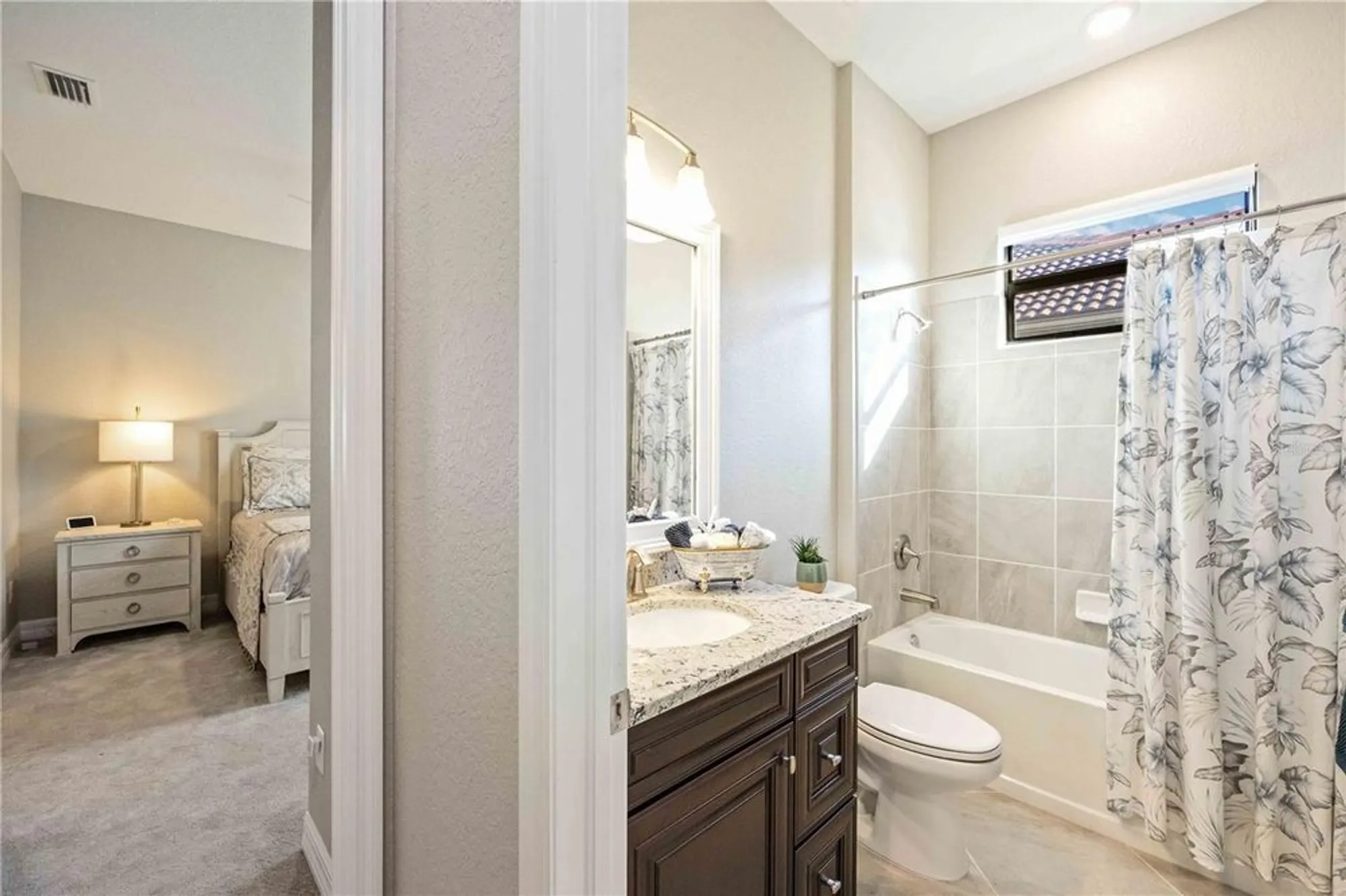 Property Slideshow image 21 of 100 | 25064 spartina dr, Venice, FL, 34293