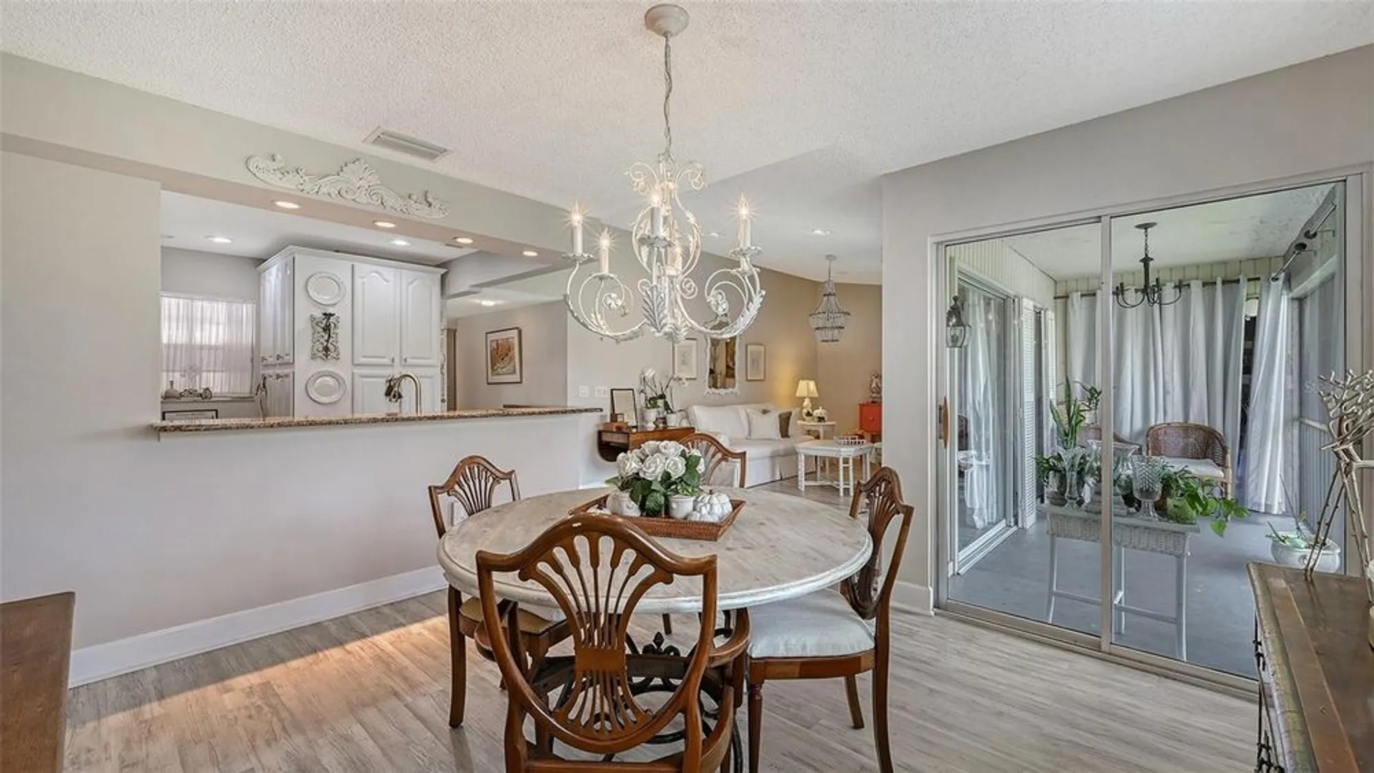 Property Slideshow image 7 of 30 | 2640 clubhouse dr 203, Sarasota, FL, 34232