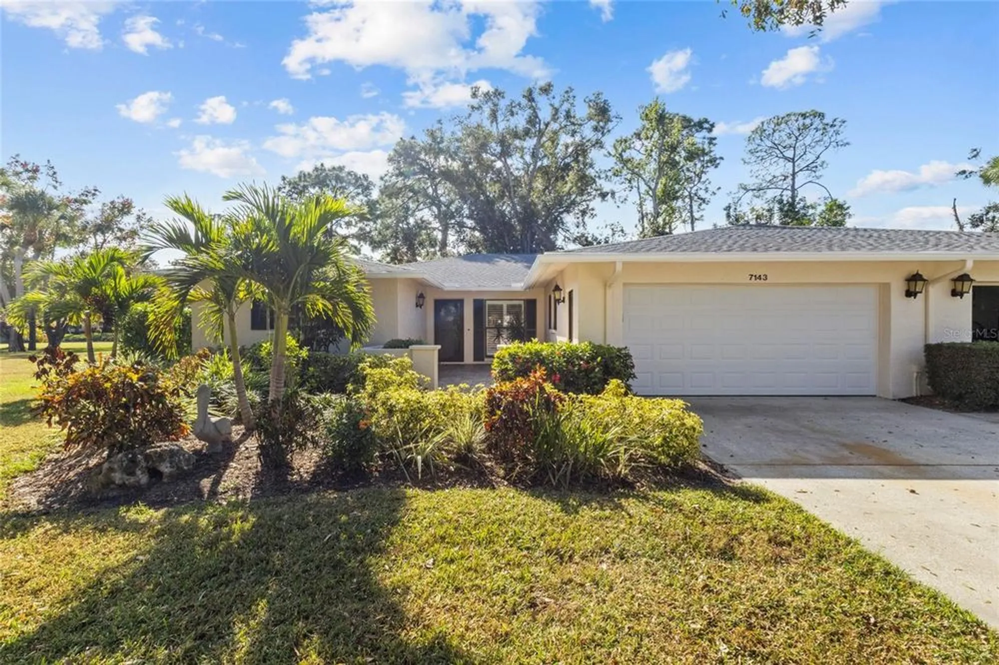 Property Slideshow image 1 of 38 | 7143 fairway bend ln, Sarasota, FL, 34243
