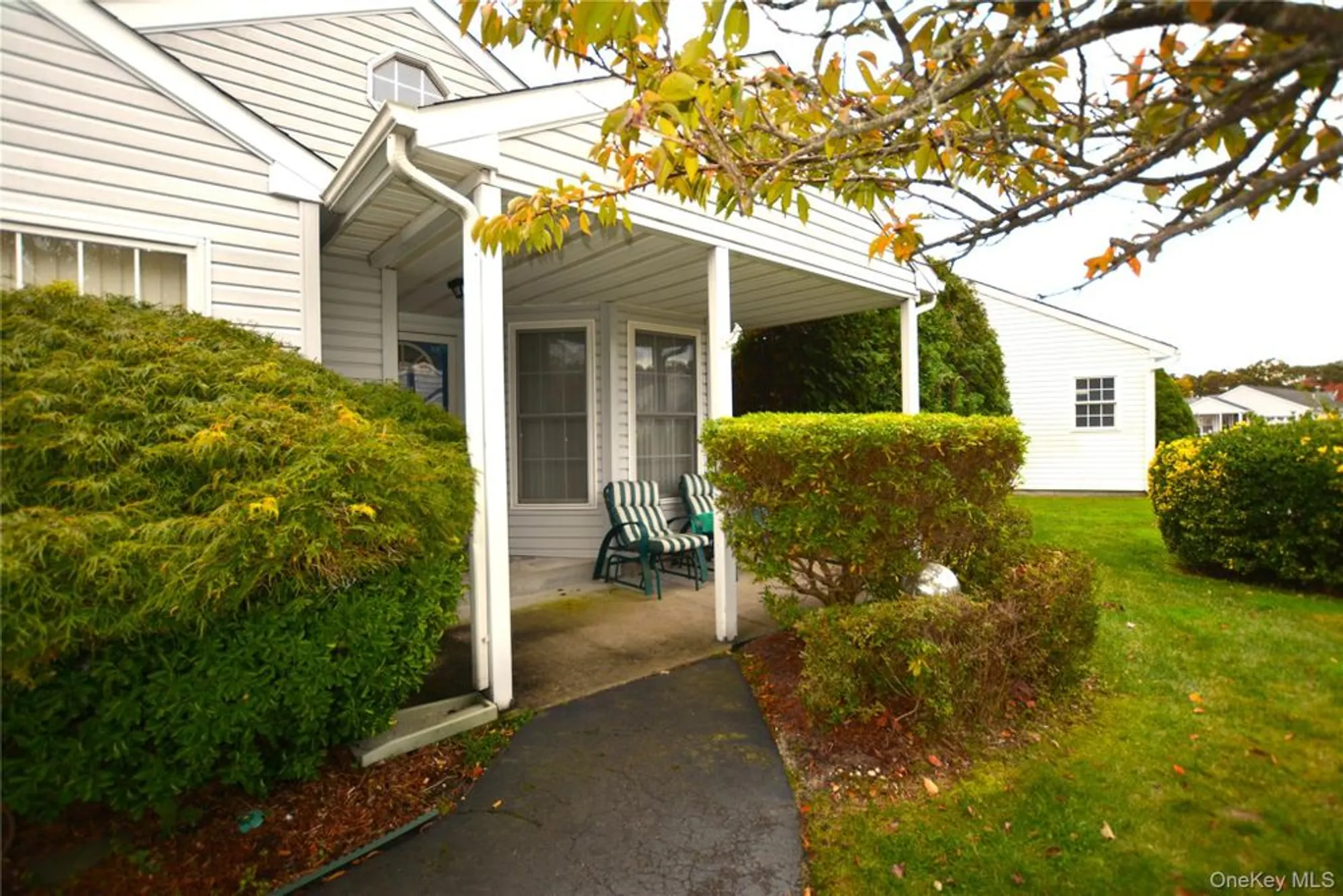 Property Slideshow image 4 of 25 | 1 willow ct, Manorville, NY, 11949