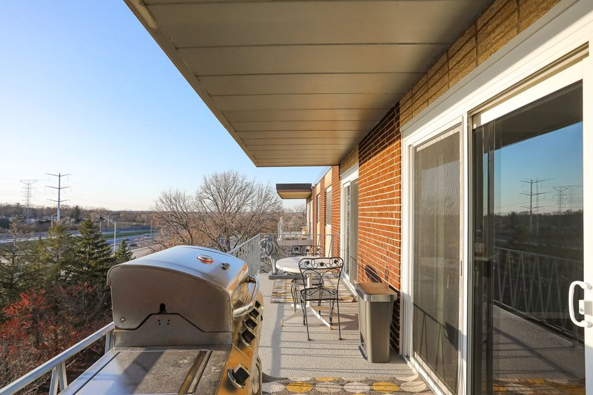 Property Slideshow image 13 of 32 | 2900 maple ave 19e, Downers Grove, IL, 60515