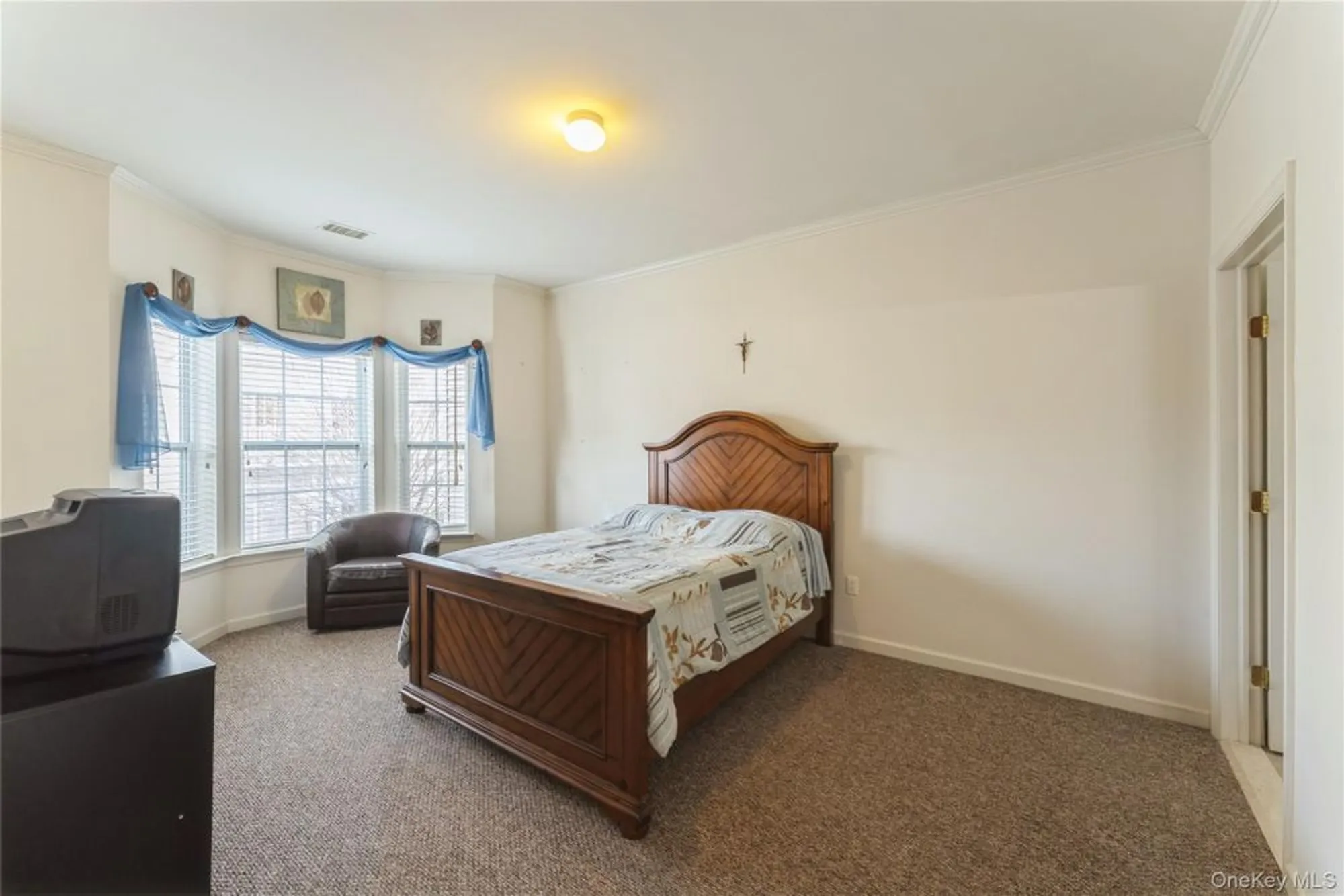 Property Slideshow image 8 of 34 | 357 spring dr, East Meadow, NY, 11554