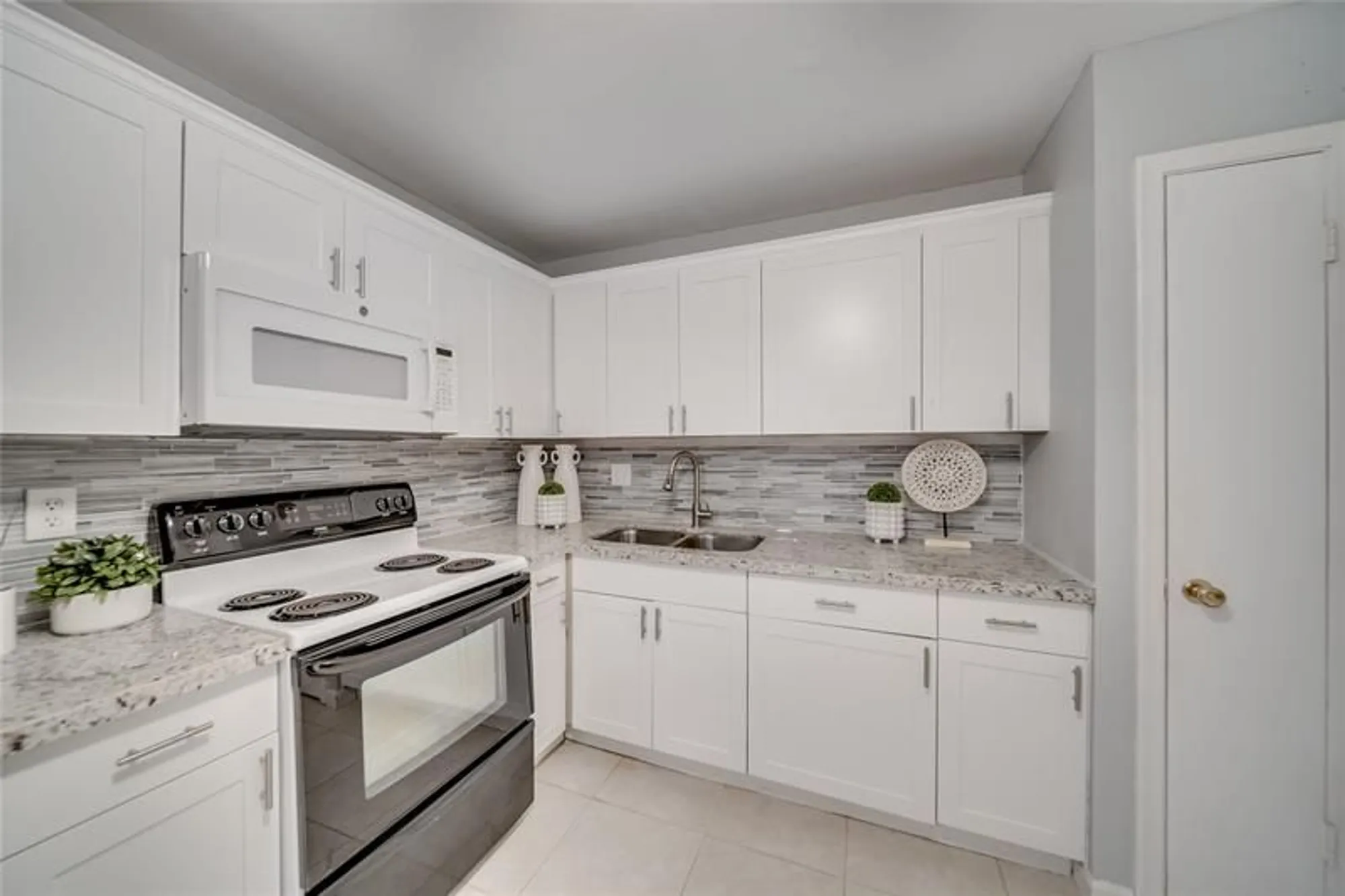 Property Slideshow image 9 of 43 | 2271 nw 47th ter 107, Lauderhill, FL, 33313