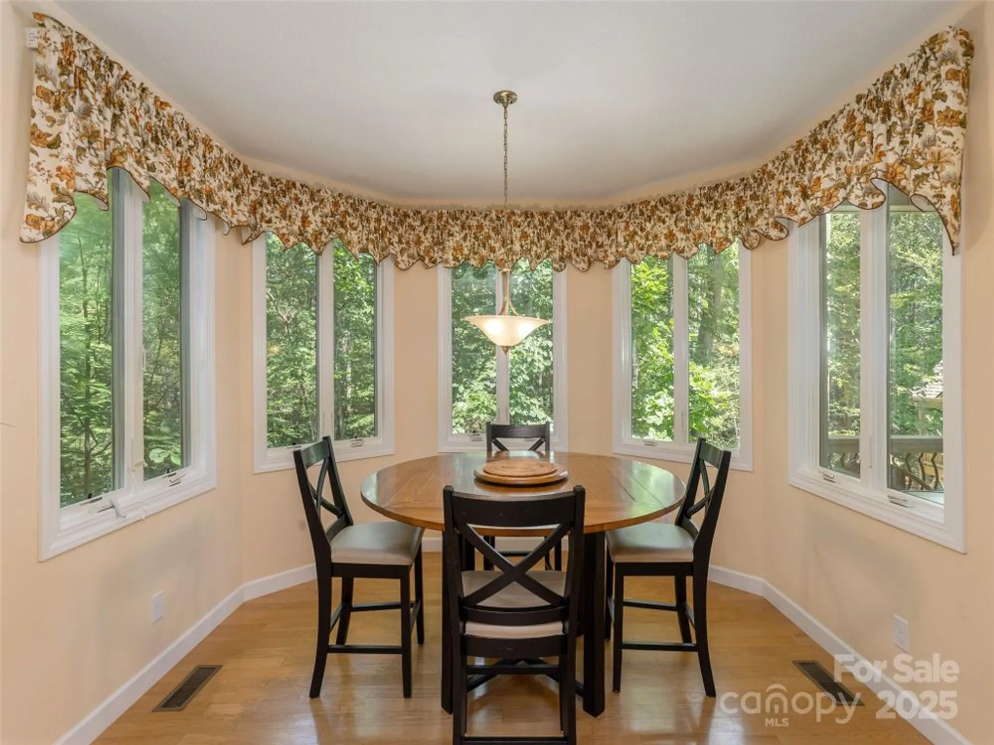 Property Slideshow image 16 of 44 | 17 high park ct, Hendersonville, NC, 28791