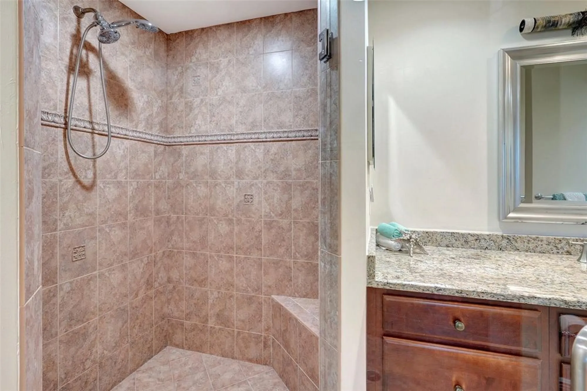 Property Slideshow image 23 of 71 | 3321 sunset key cir 204, Punta Gorda, FL, 33955