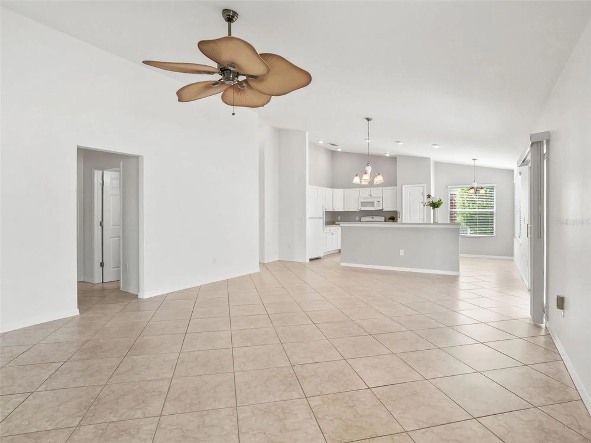 Property Slideshow image 14 of 42 | 2046 dalecroft trl, The Villages, FL, 32162