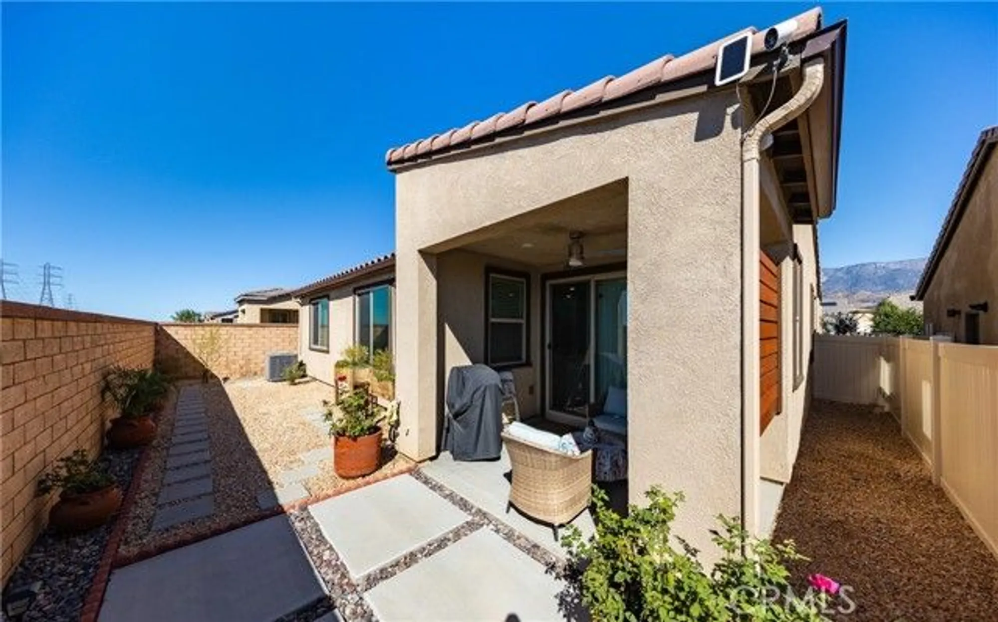 Property Slideshow image 21 of 40 | 1575 village green way, Beaumont, CA, 92223