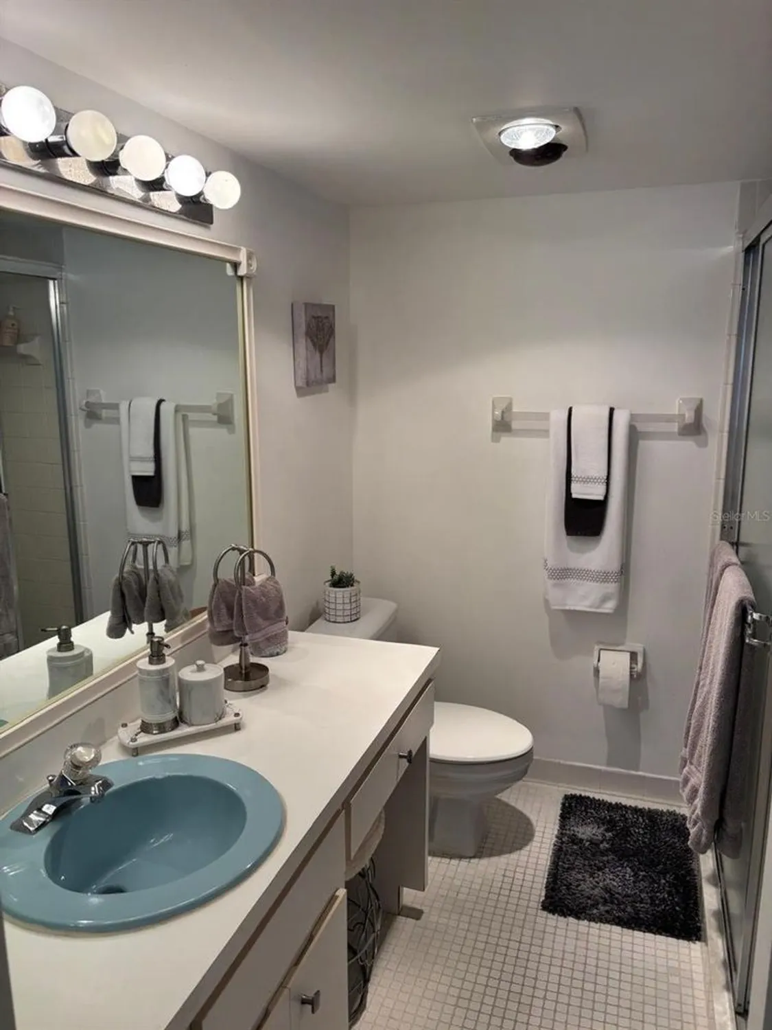 Property Slideshow image 18 of 24 | 5689 gardens dr, Sarasota, FL, 34243