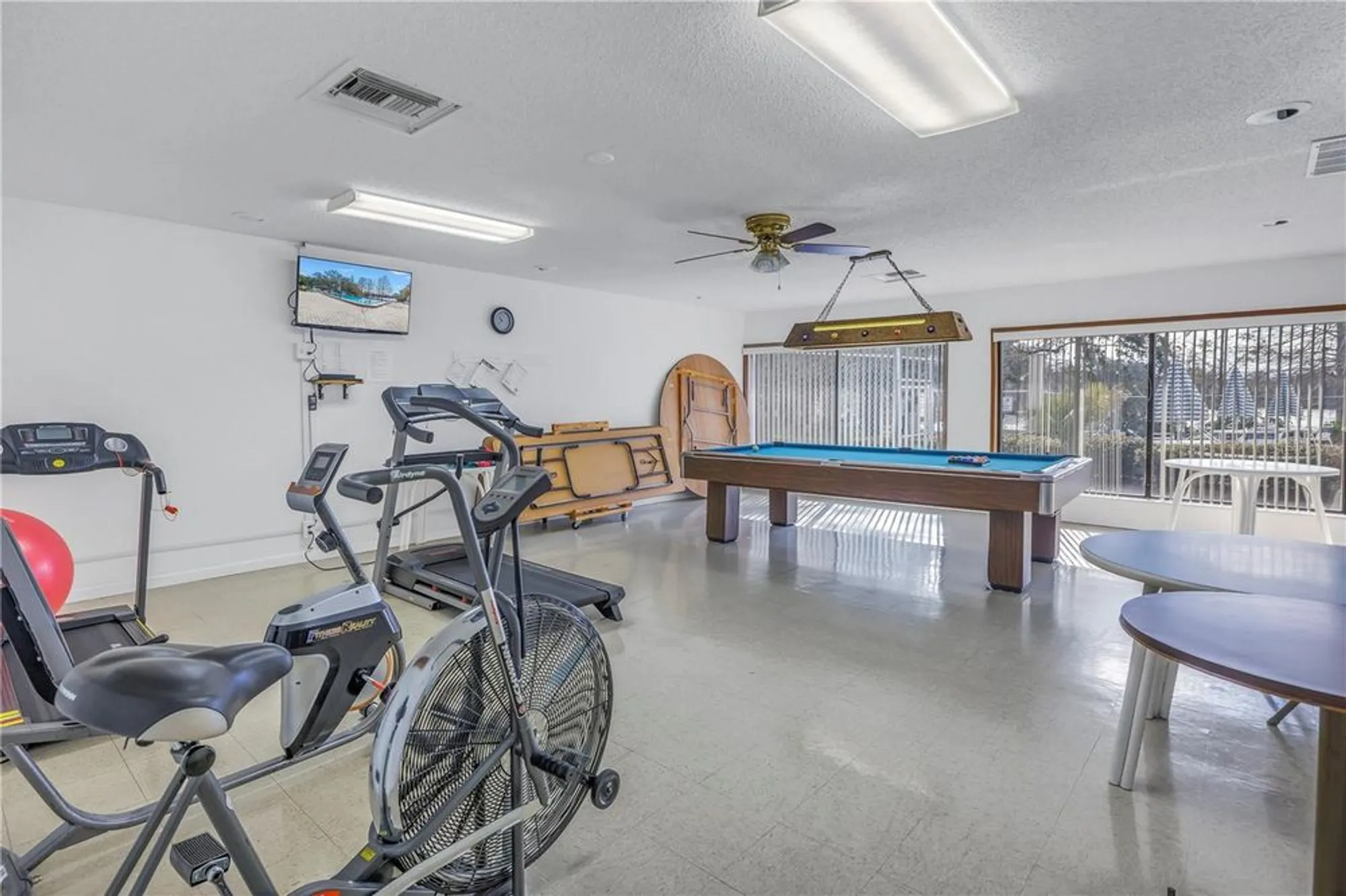 Property Slideshow image 21 of 28 | 2541 laurelwood dr # 8c, Clearwater, FL, 33763