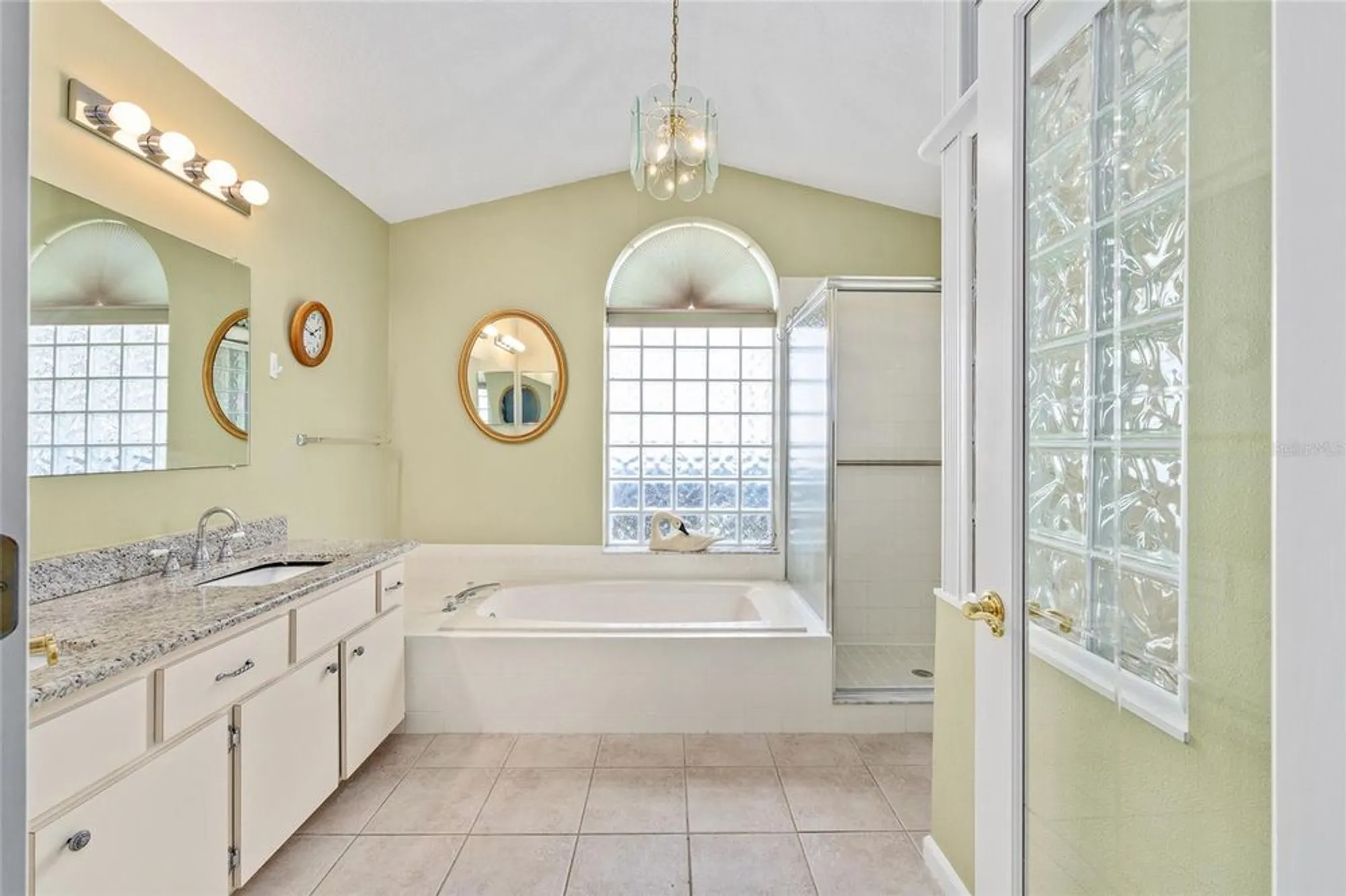 Property Slideshow image 21 of 49 | 5140 nw 25th loop, Ocala, FL, 34482