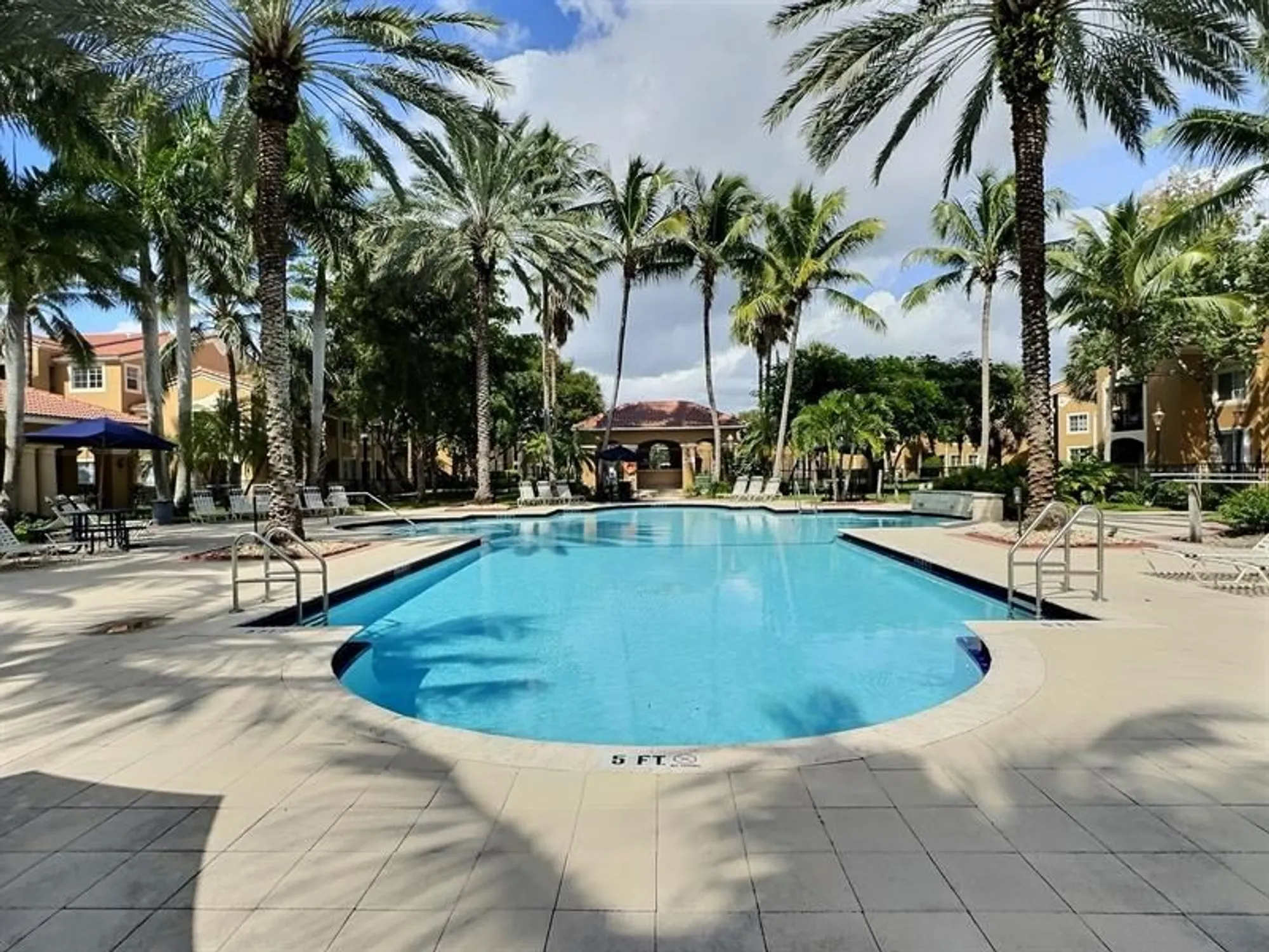 Property Slideshow image 4 of 35 | 7940 n nob hill rd 108, Tamarac, FL, 33321