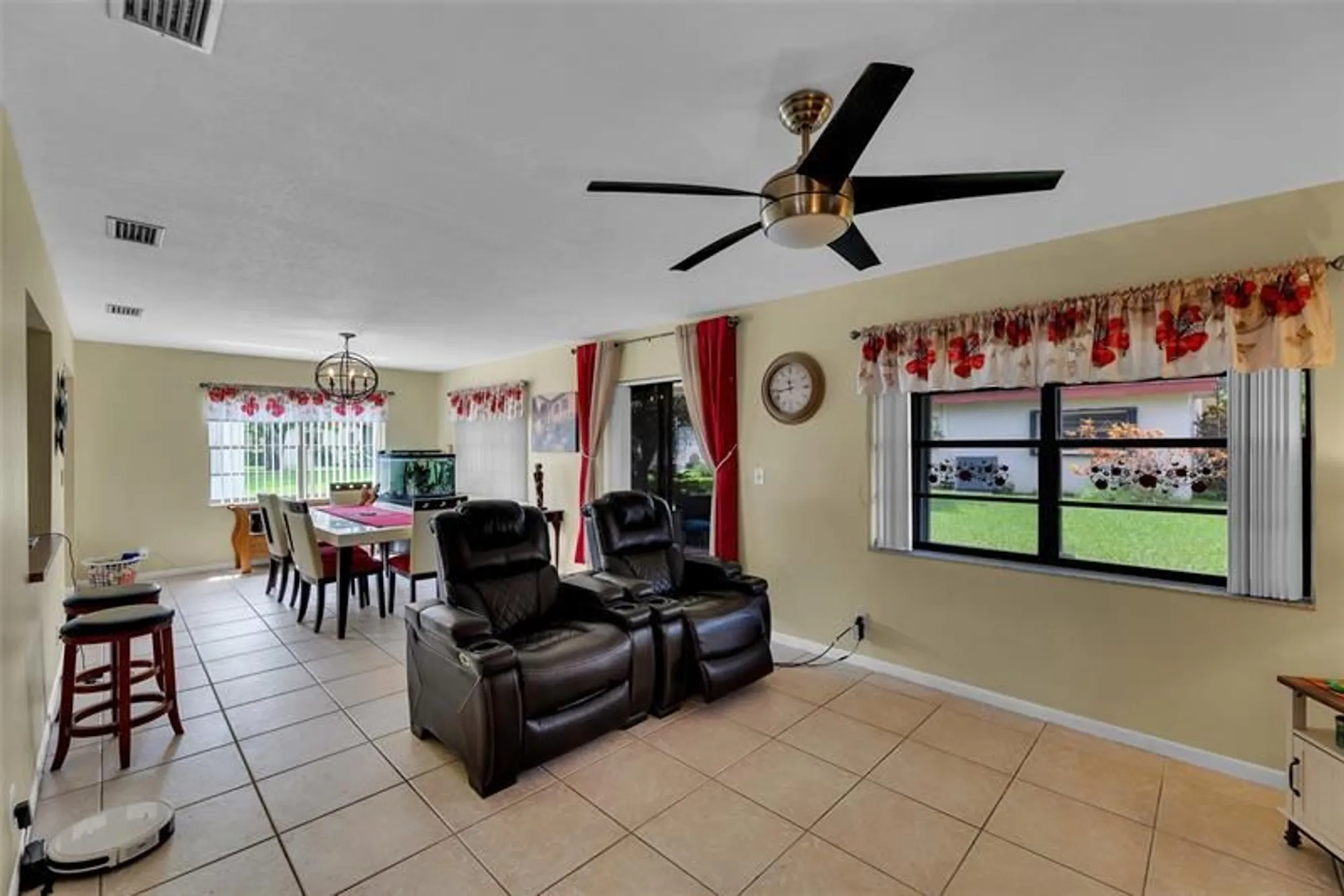 Property Slideshow image 23 of 50 | 9802 nw 75th ct, Tamarac, FL, 33321