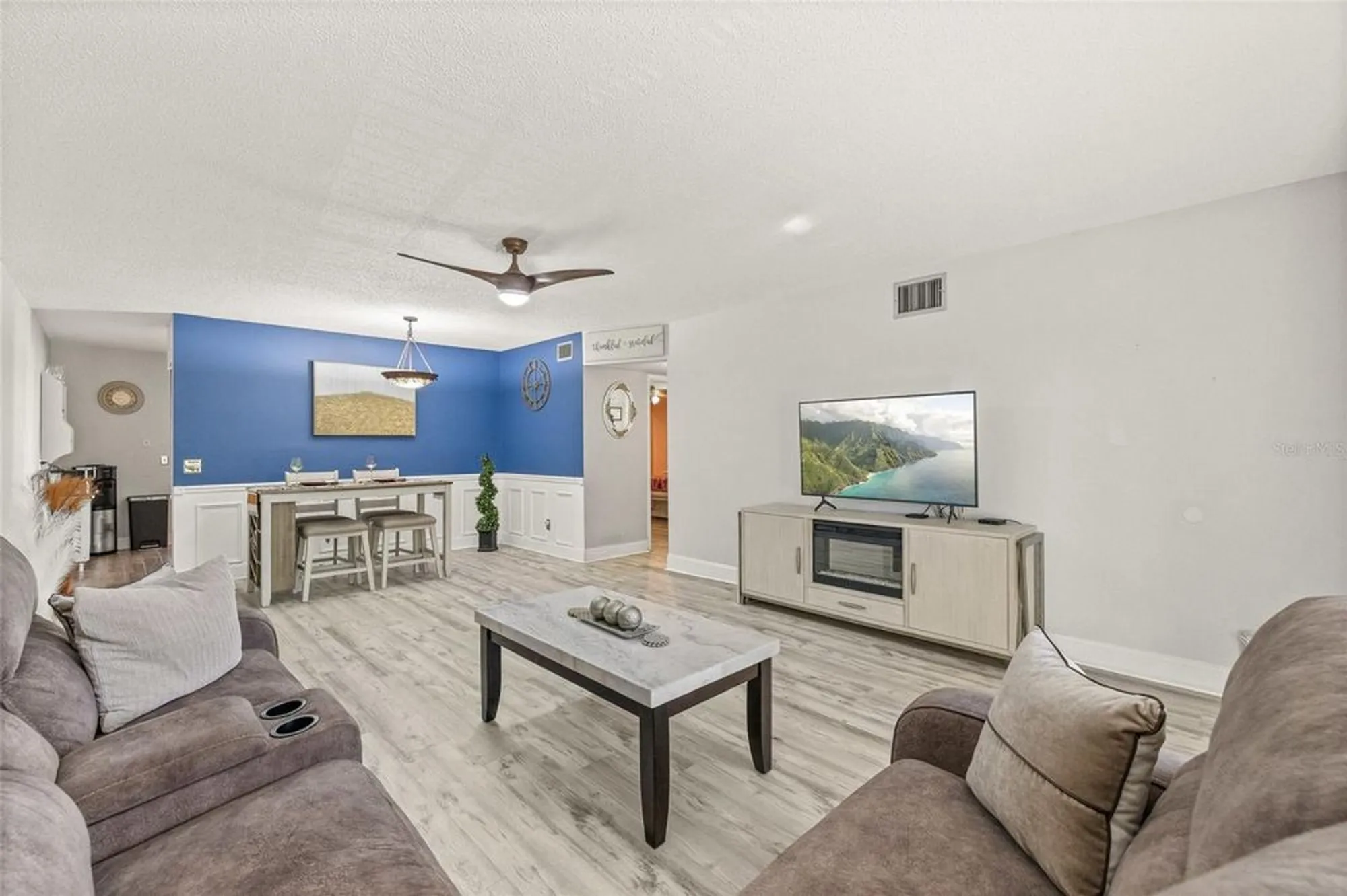 Property Slideshow image 7 of 42 | 2416 world parkway blvd 26, Clearwater, FL, 33763