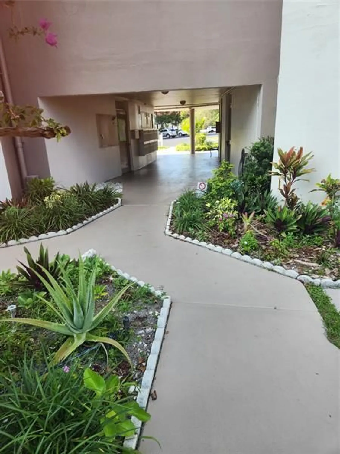 Property Slideshow image 10 of 11 | 2801 nw 47th ter 403b, Lauderdale Lakes, FL, 33313