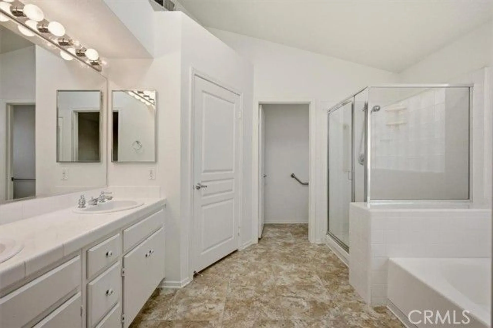 Property Slideshow image 24 of 36 | 19146 oak st, Apple Valley, CA, 92308