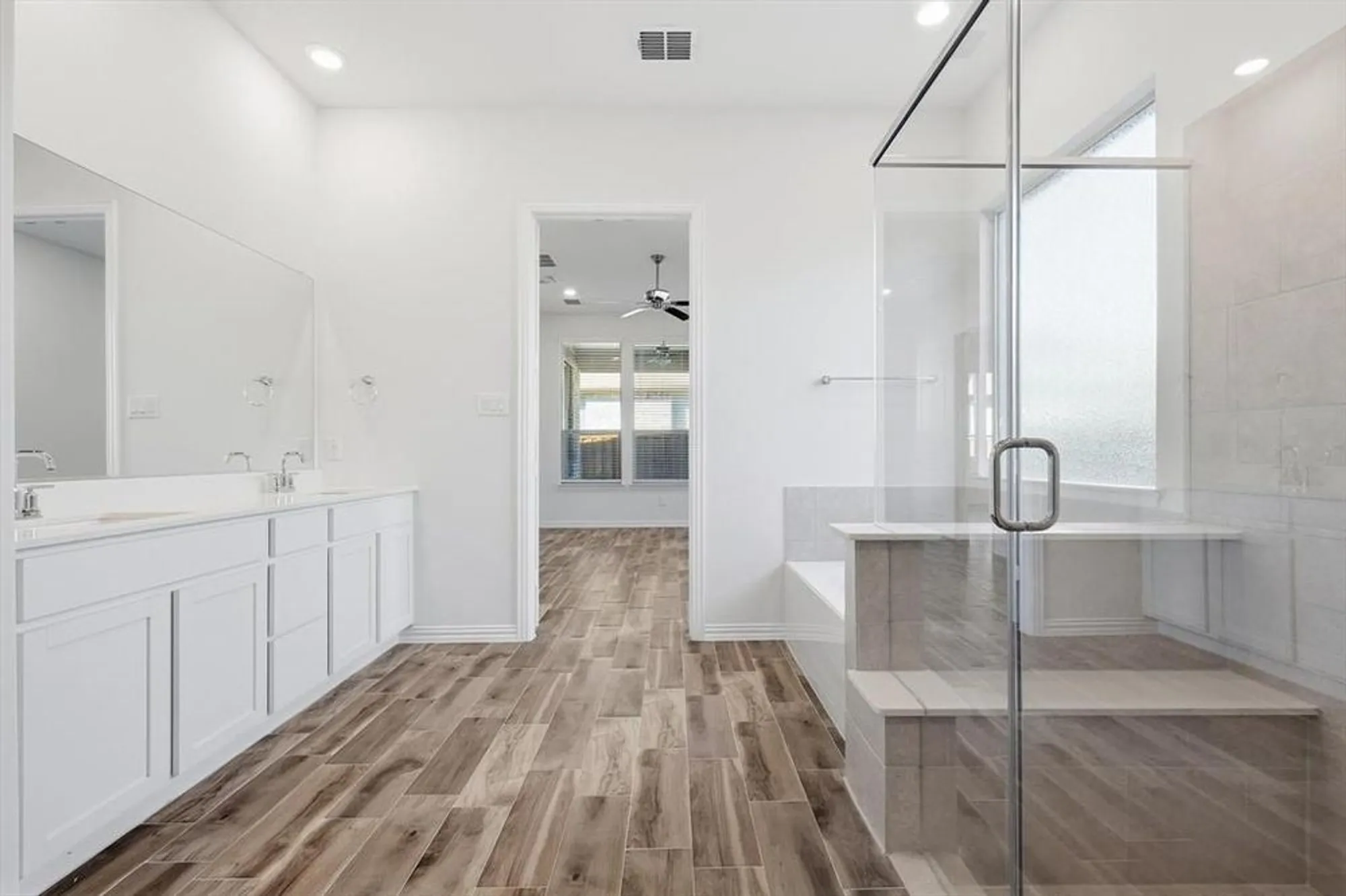 Property Slideshow image 25 of 40 | 4826 forest crest pkwy, Arlington, TX, 76005