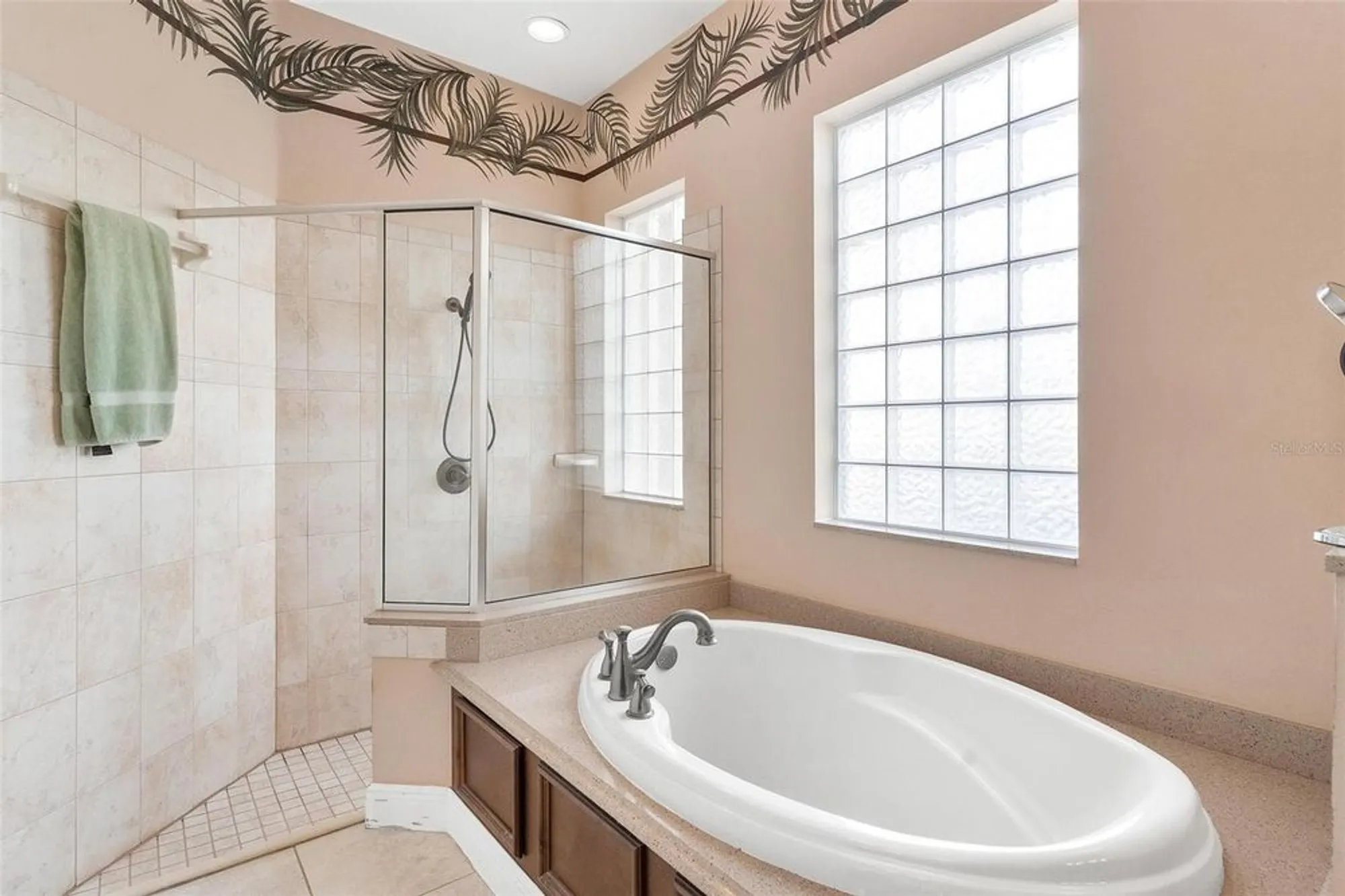 Property Slideshow image 24 of 47 | 38800 harborwoods pl, Lady Lake, FL, 32159