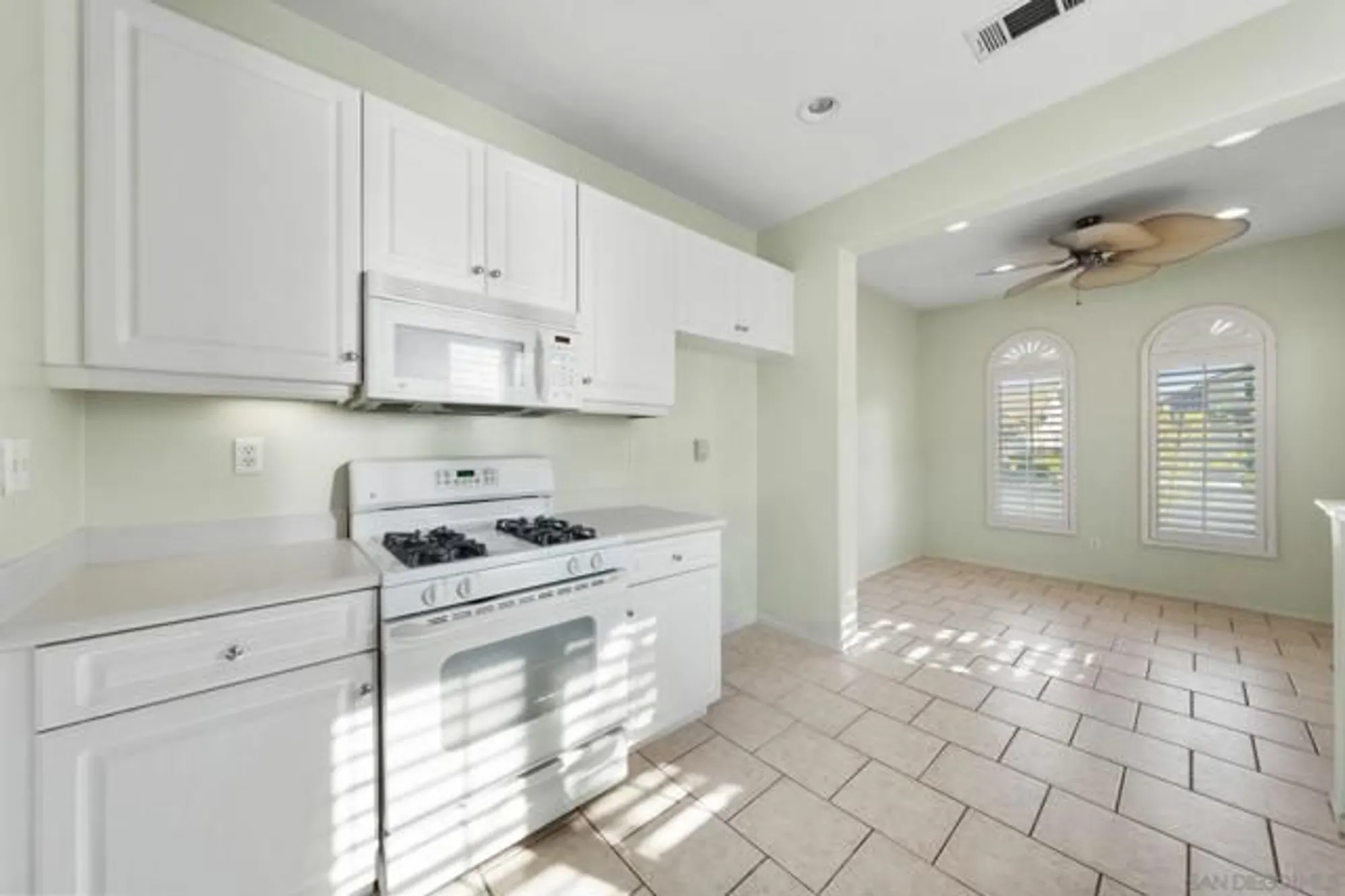 Property Slideshow image 17 of 37 | 27992 whisperwood dr, Menifee, CA, 92584