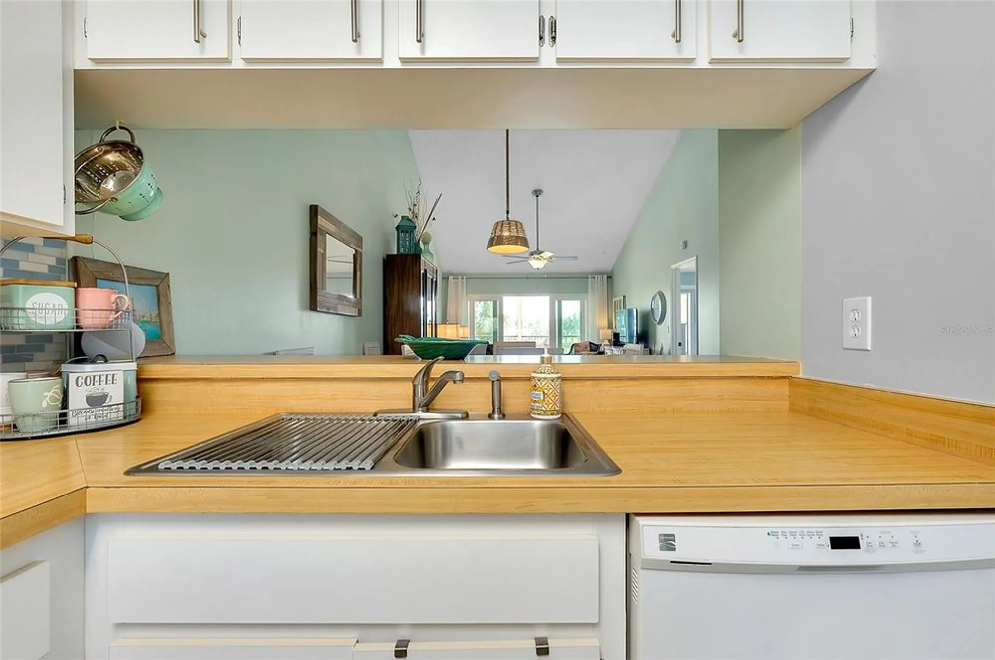Property Slideshow image 7 of 36 | 410 cerromar cir 240, Venice, FL, 34293