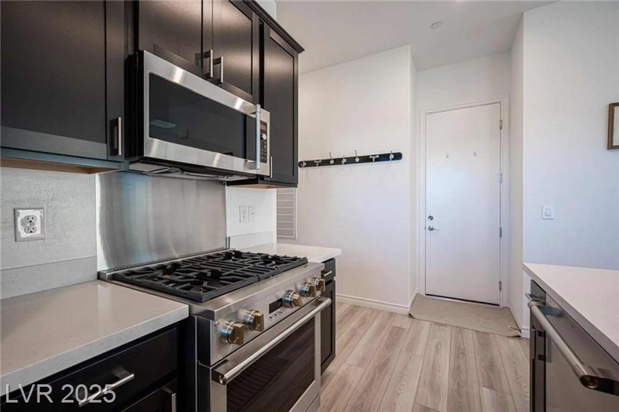 Property Slideshow image 25 of 46 | 932 belleforte ln, Las Vegas, NV, 89138