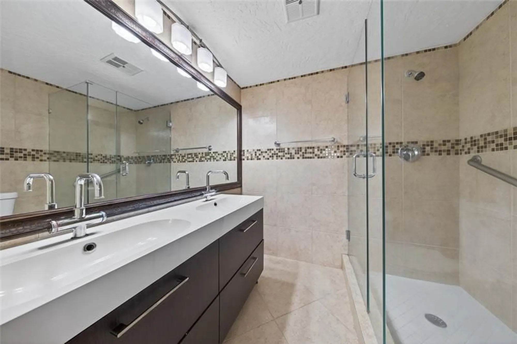 Property Slideshow image 19 of 33 | 6070 nw 64th ave 212, Tamarac, FL, 33319