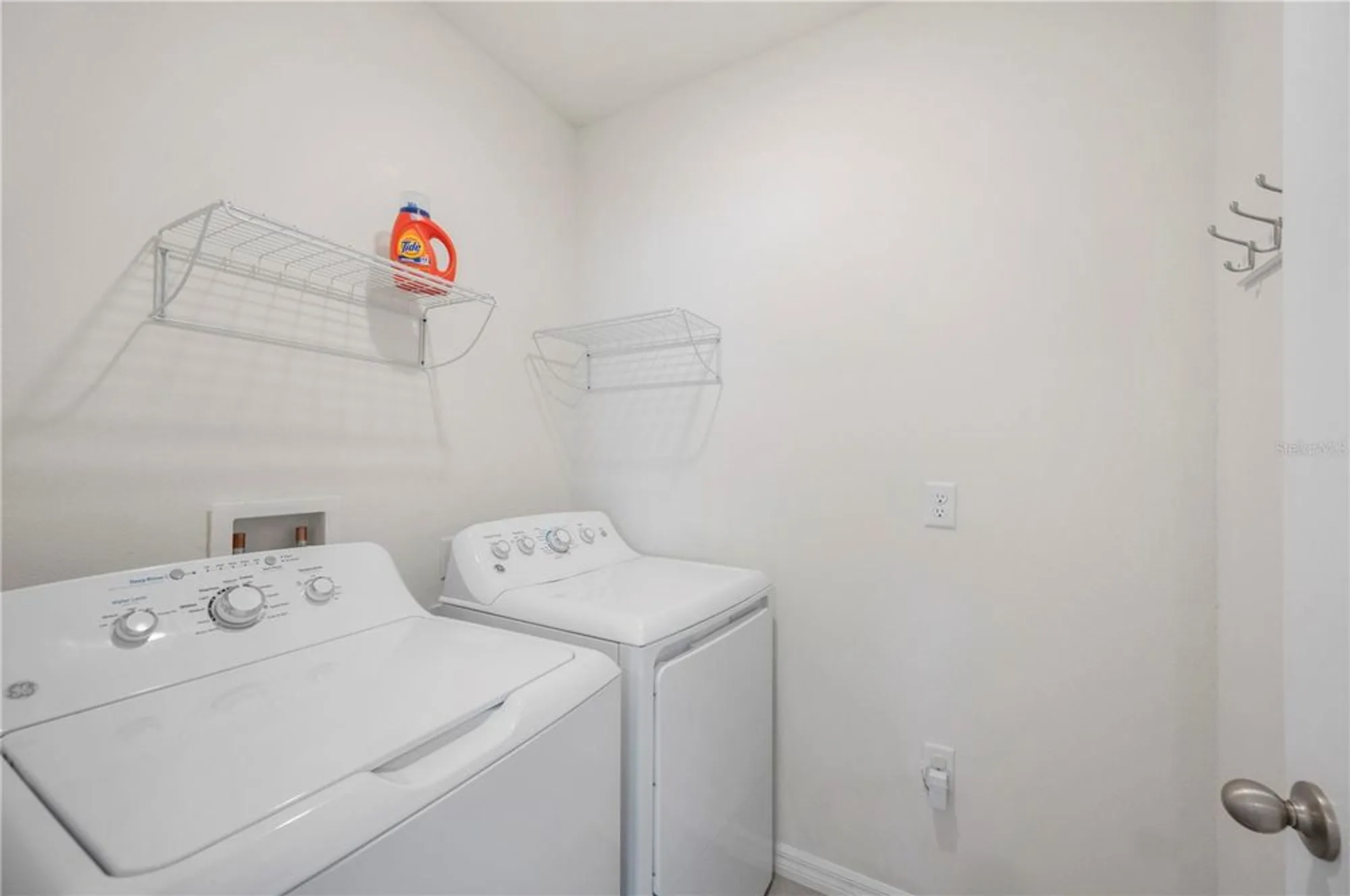 Property Slideshow image 15 of 41 | 2719 grandbury grove rd, Lakeland, FL, 33811
