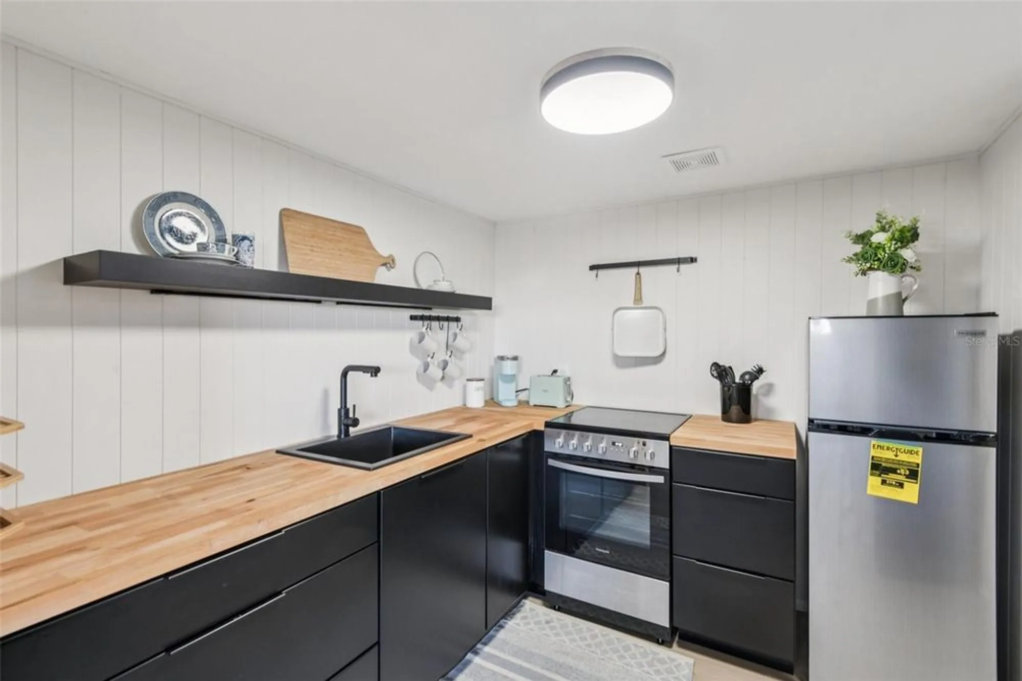 Property Slideshow image 4 of 26 | 2043 denmark st 75, Clearwater, FL, 33763