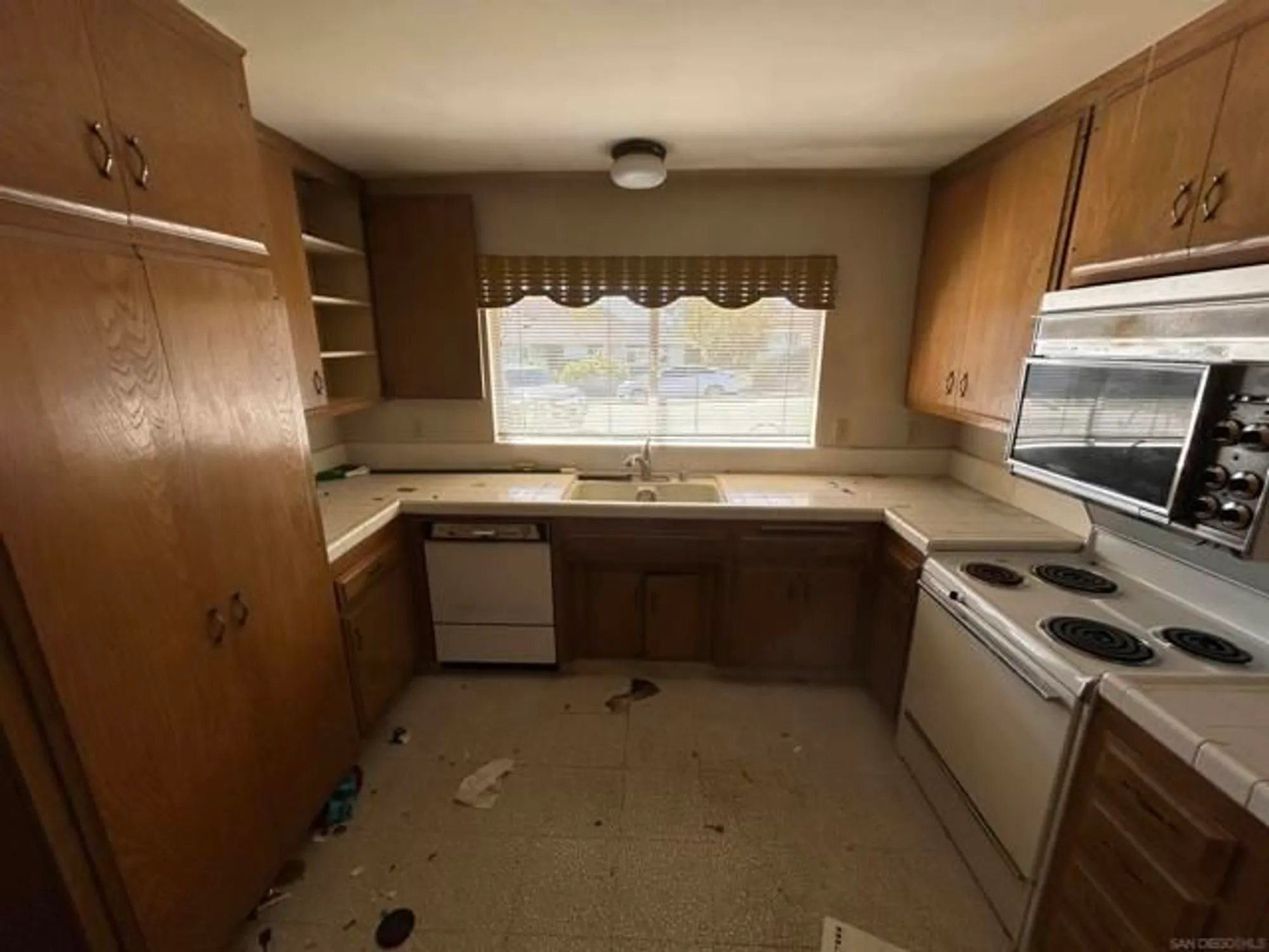 Property Slideshow image 4 of 19 | 1638 la tierra ln, San Marcos, CA, 92078