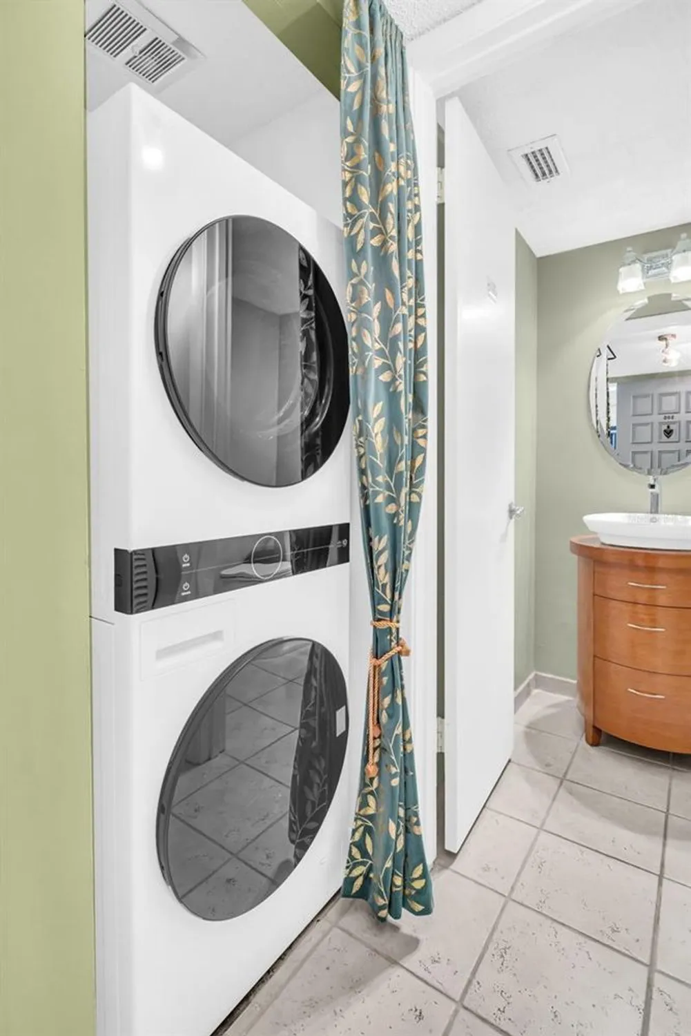 Property Slideshow image 21 of 49 | 6158 palma del mar blvd s apt 505, St Petersburg, FL, 33715