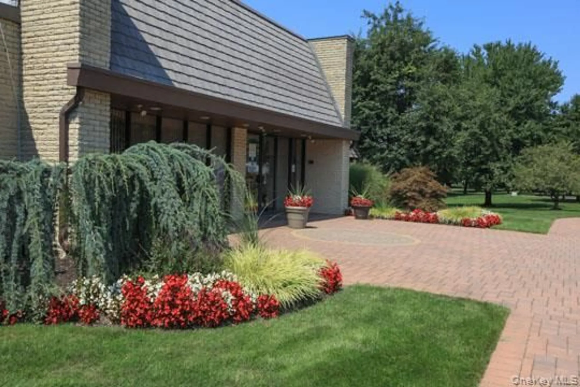 Property Slideshow image 25 of 31 | 705 cabot ct, Saint James, NY, 11780