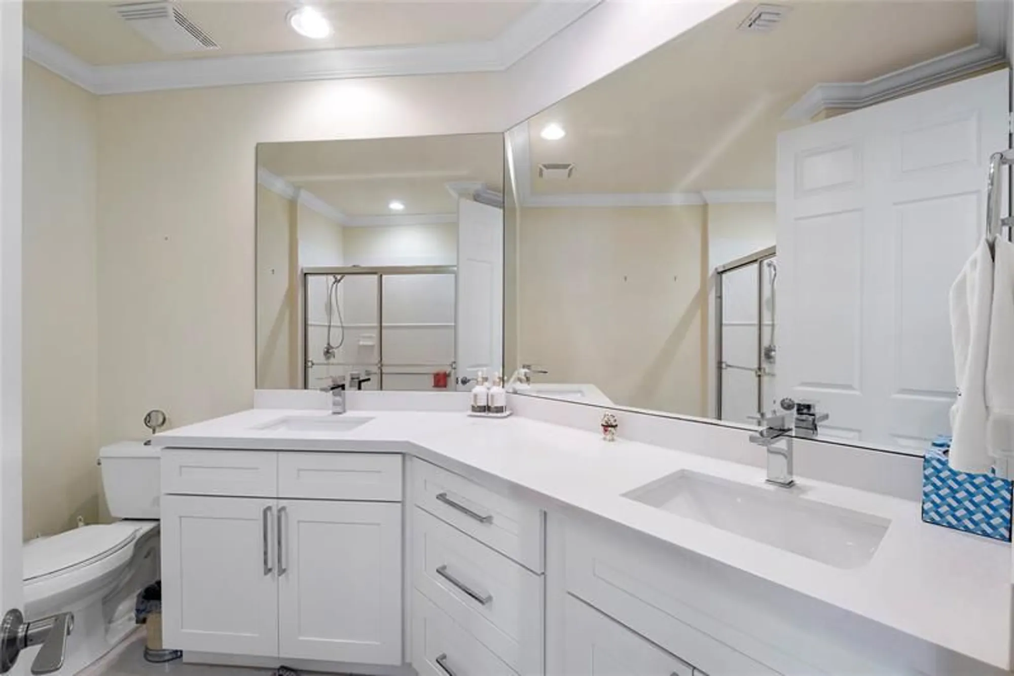 Property Slideshow image 24 of 36 | 7940 exeter cir 201, Tamarac, FL, 33321