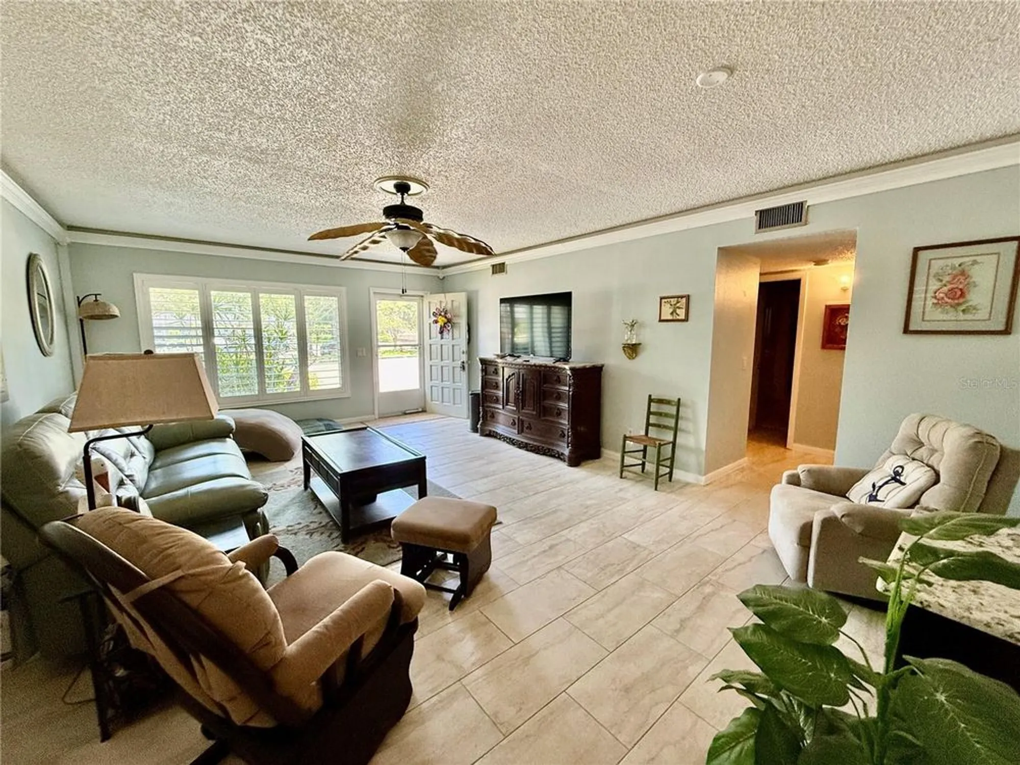 Property Slideshow image 7 of 49 | 2293 swedish dr 21, Clearwater, FL, 33763