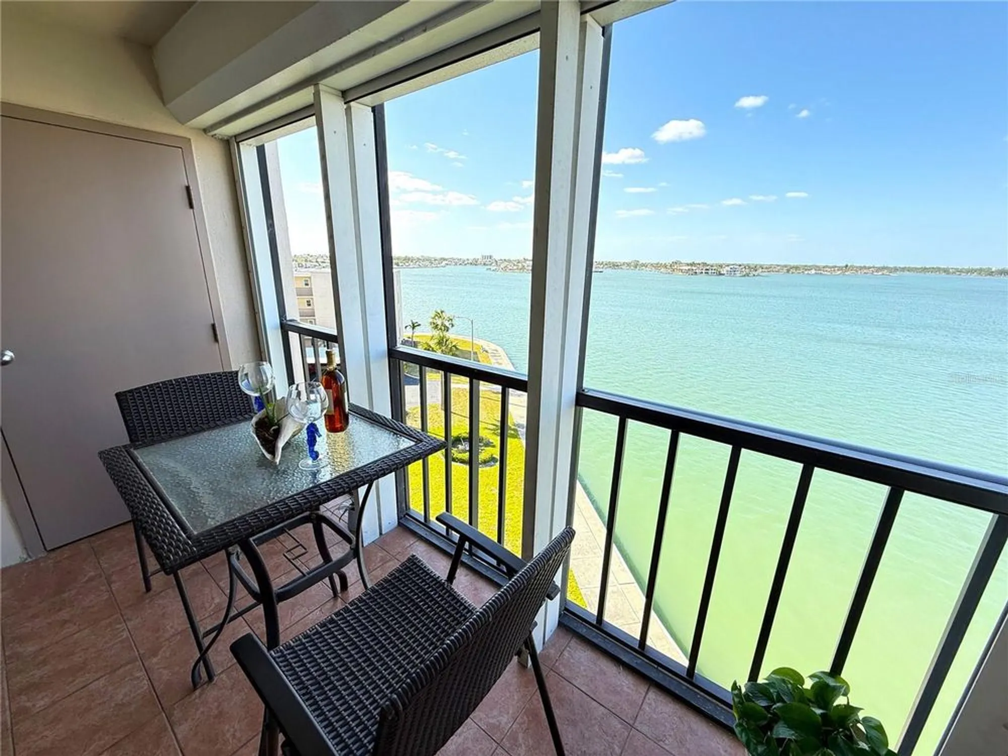 Property Slideshow image 10 of 92 | 7700 sun island dr 506, South Pasadena, FL, 33707