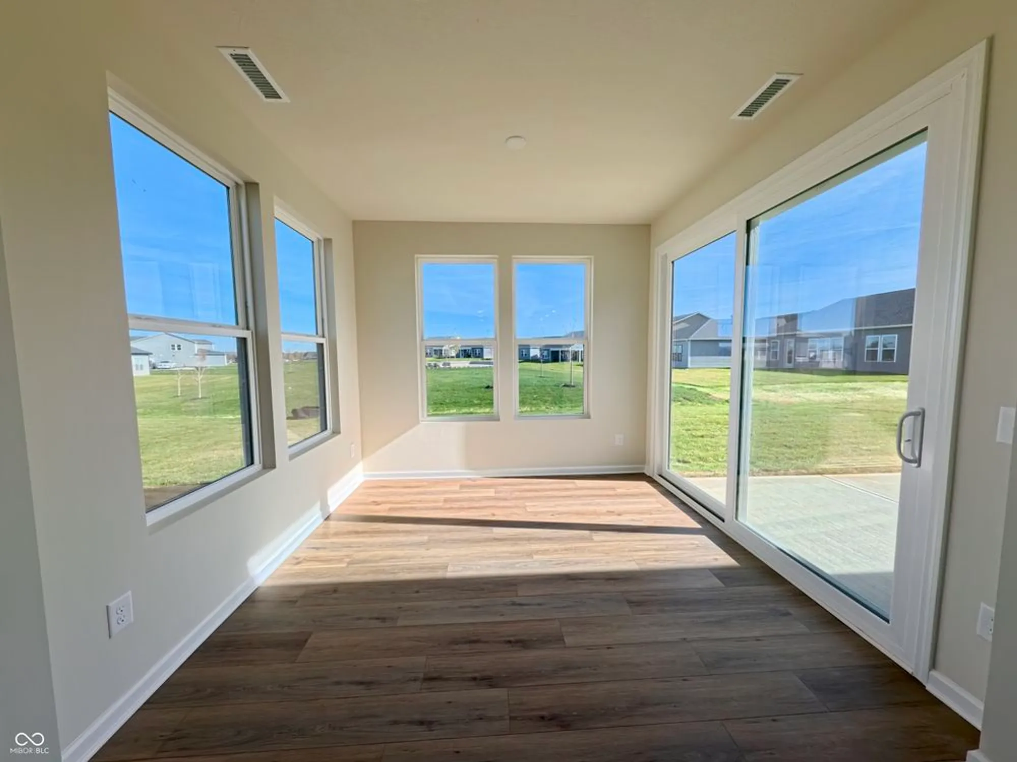 Property Slideshow image 8 of 61 | 811 daisy st, Greenwood, IN, 46143