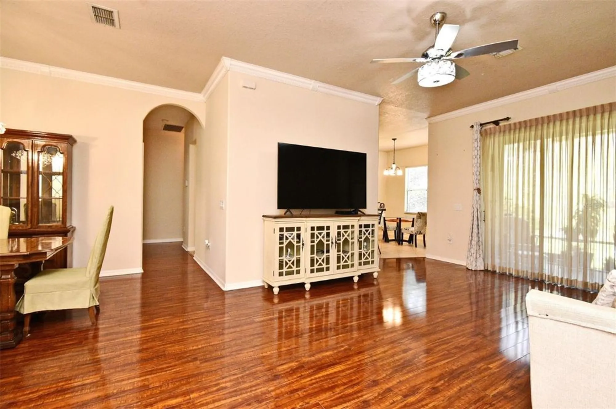 Property Slideshow image 13 of 48 | 2503 squaw crk, Clermont, FL, 34711