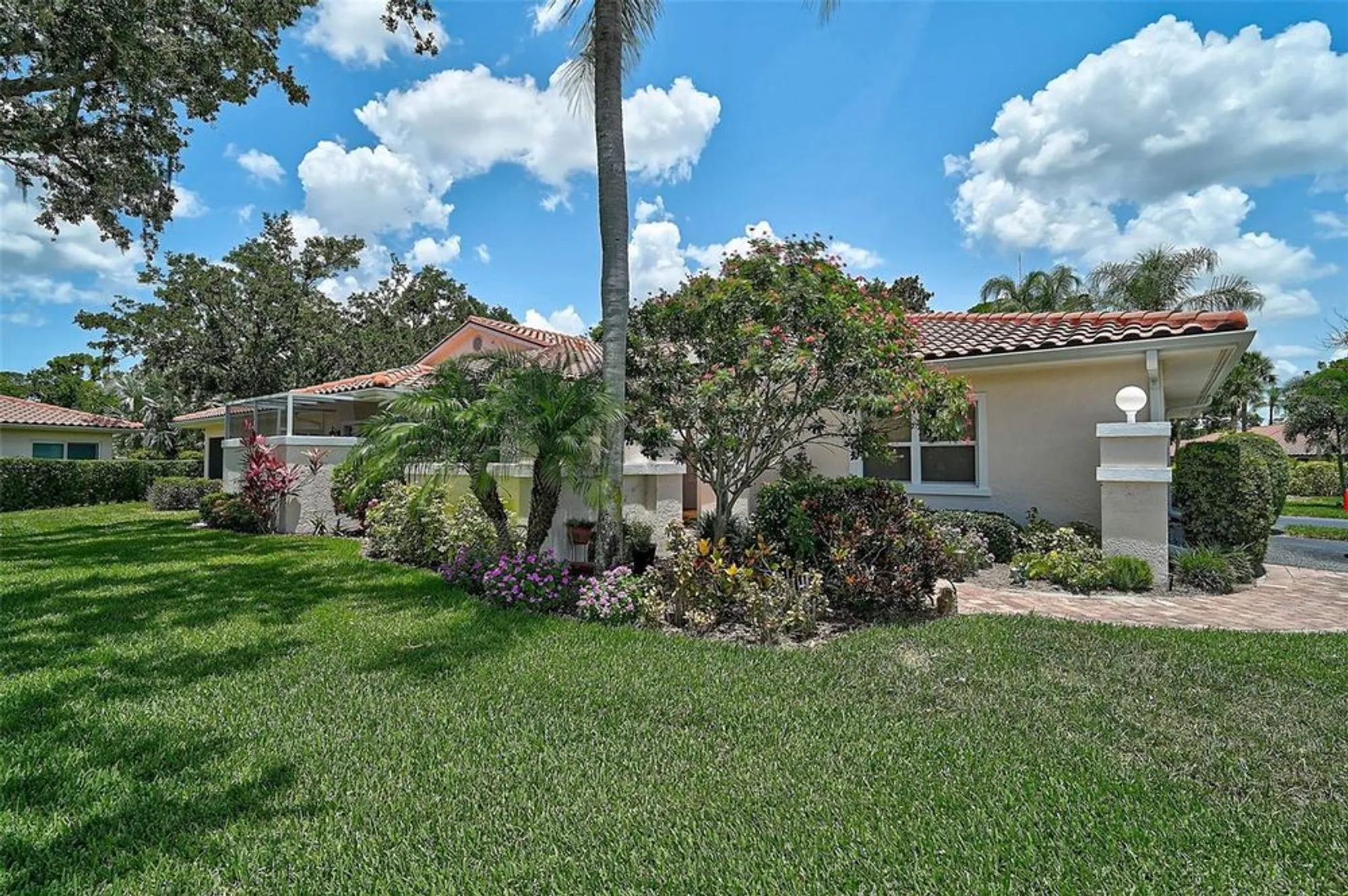 Property Slideshow image 4 of 49 | 7341 golf pointe cir, Sarasota, FL, 34243