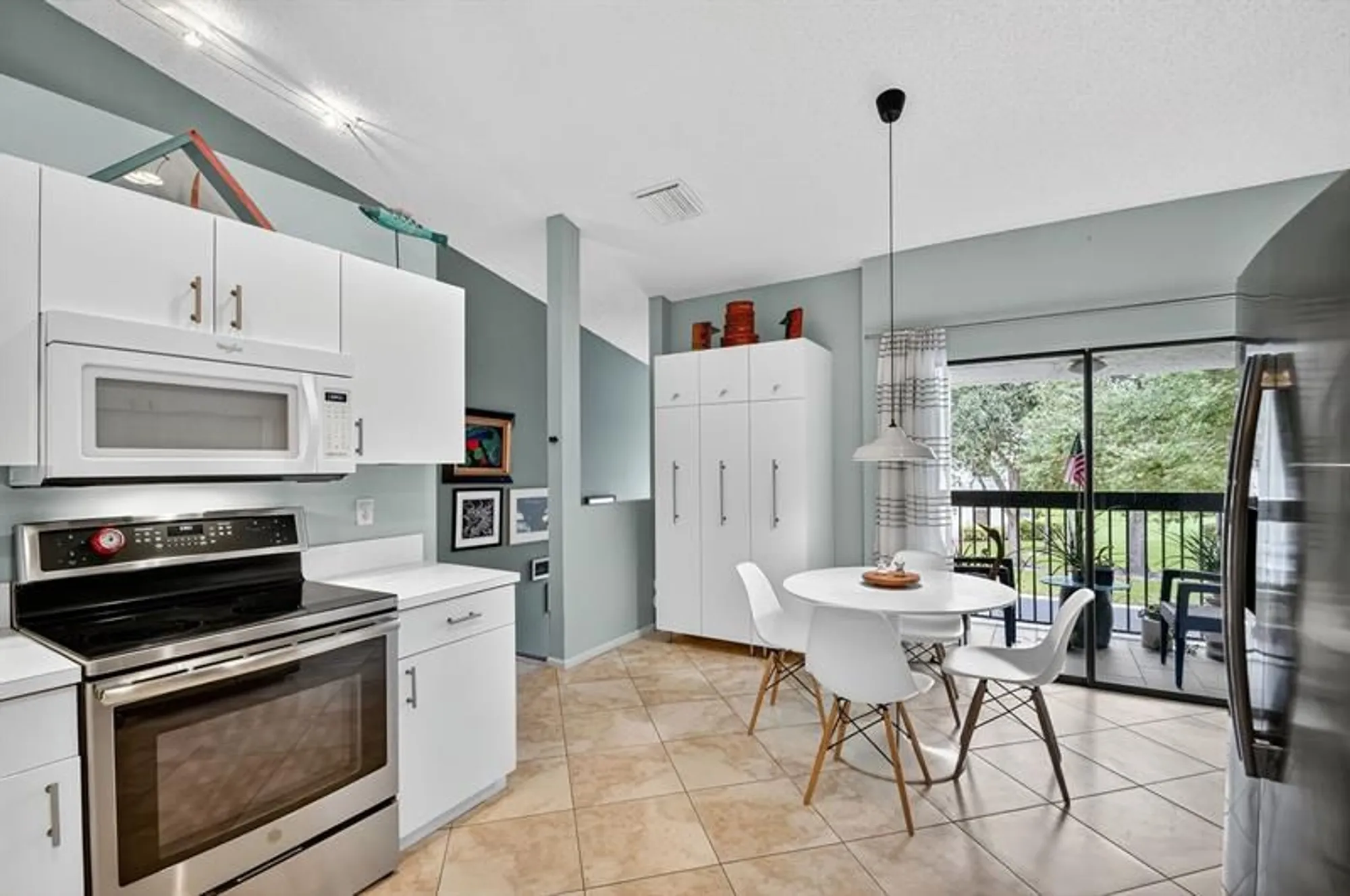 Property Slideshow image 5 of 31 | 9633 sills dr 201, Boynton Beach, FL, 33437