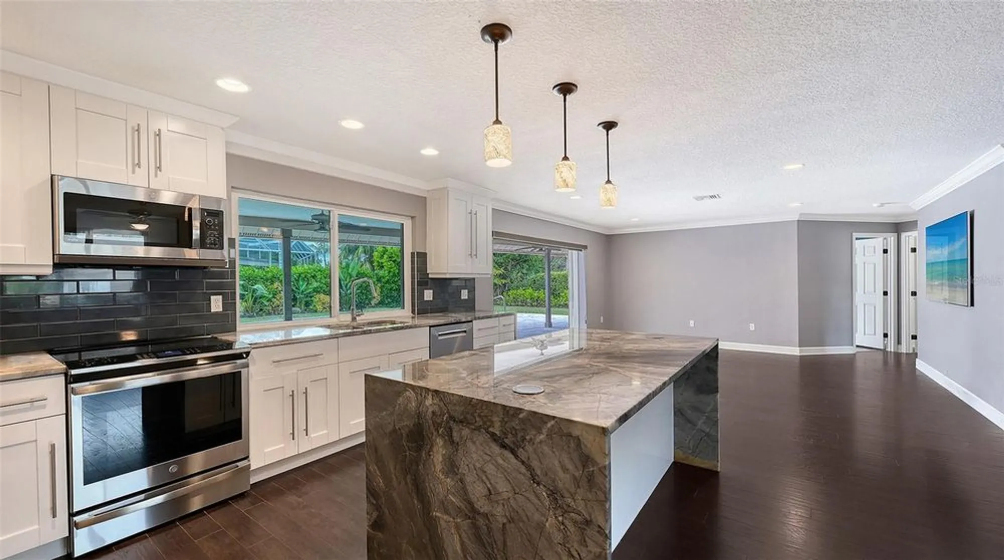 Property Slideshow image 11 of 64 | 8010 conservatory dr, Sarasota, FL, 34243